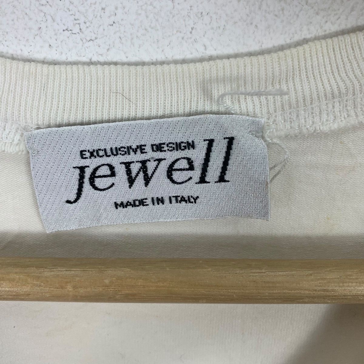Vintage Vintage JEWELL EXCLUSIVE ITALY Sequinned Flower Tee Shirt Size XS / US 0-2 / IT 36-38 - 5 Thumbnail