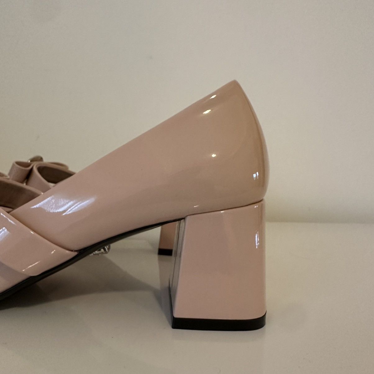Versace VERSACE Bow-Embellished Mary-Jane Leather Pumps Size US 10 / IT 40 - 7 Thumbnail