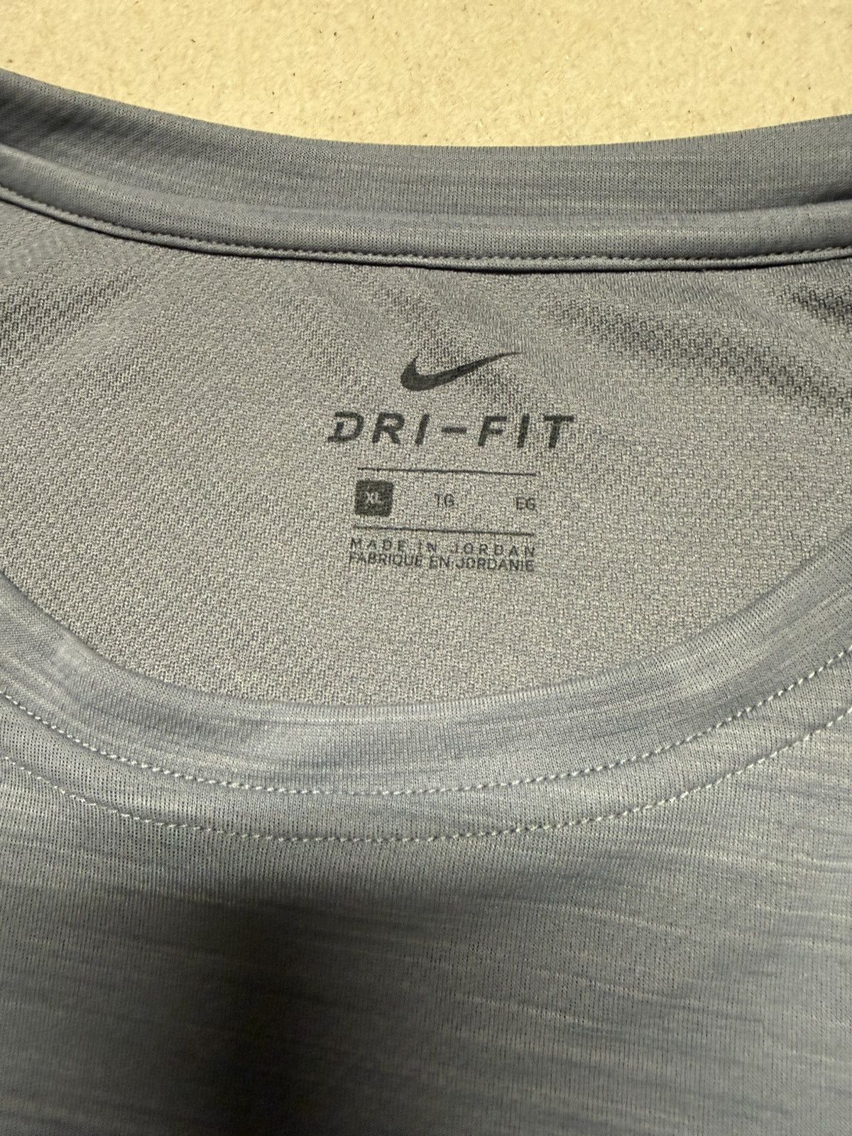 Nike Nike DriFit Gray workout Shirt XL Extra Large Rare! Size US XL / EU 56 / 4 - 3 Thumbnail