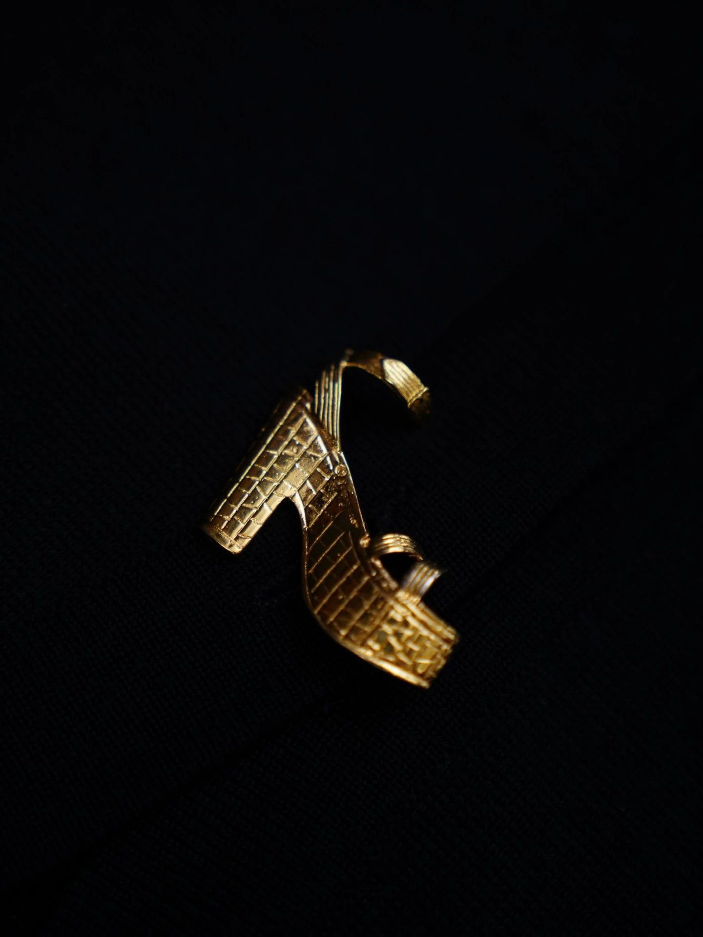 Salvatore Ferragamo Ferragamo Vintage Wool V-Neck Sweater w/ Heel Cufflinks Size S / US 4 / IT 40 - 7 Thumbnail