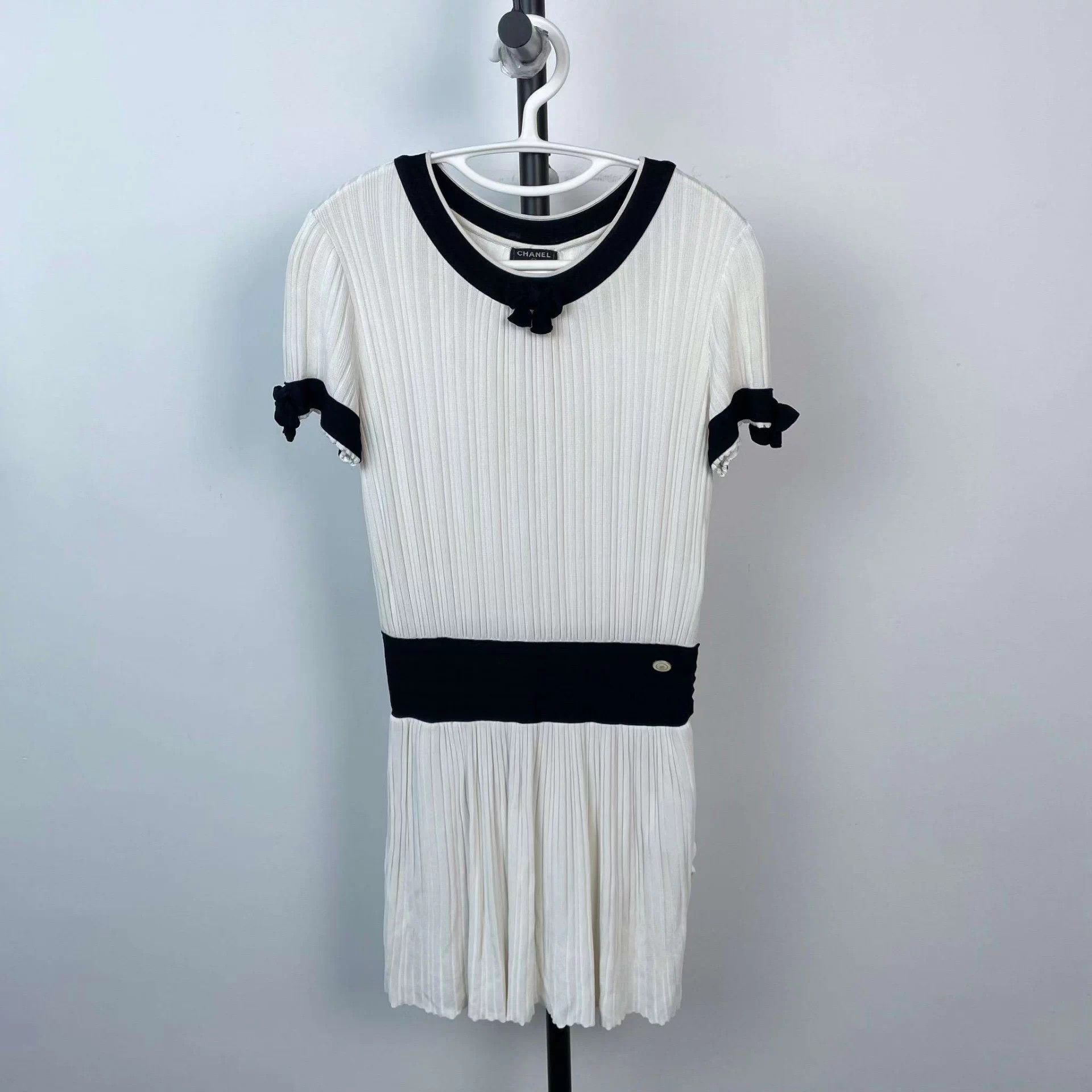 Chanel Chanel black and white bow knit dress 36 Size XS / US 0-2 / IT 36-38 - 1 Thumbnail