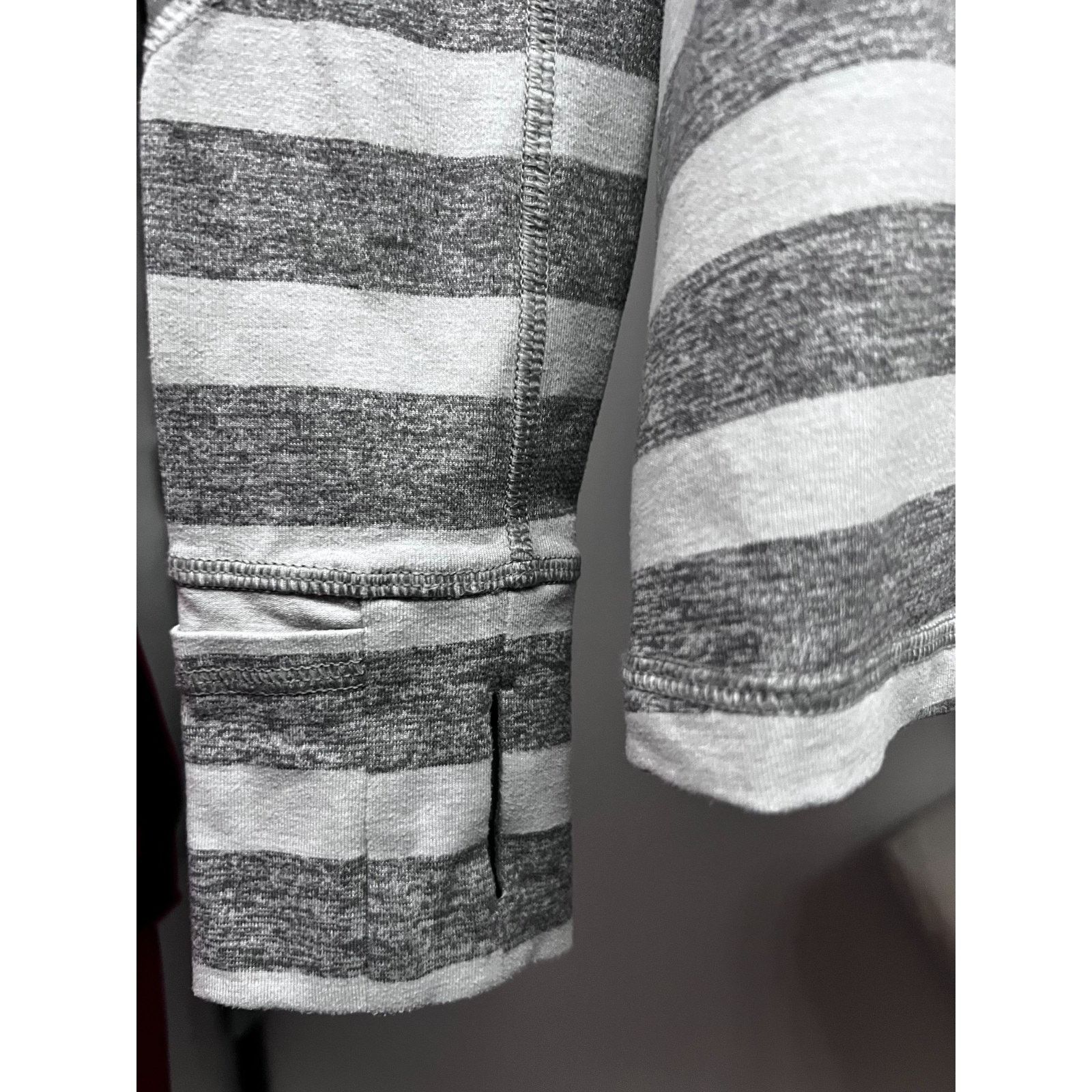 Lululemon Lululemon Race Your Pace Stripe Gray Top Shirt Sz 8 Stretch Size M / US 6-8 / IT 42-44 - 6 Thumbnail