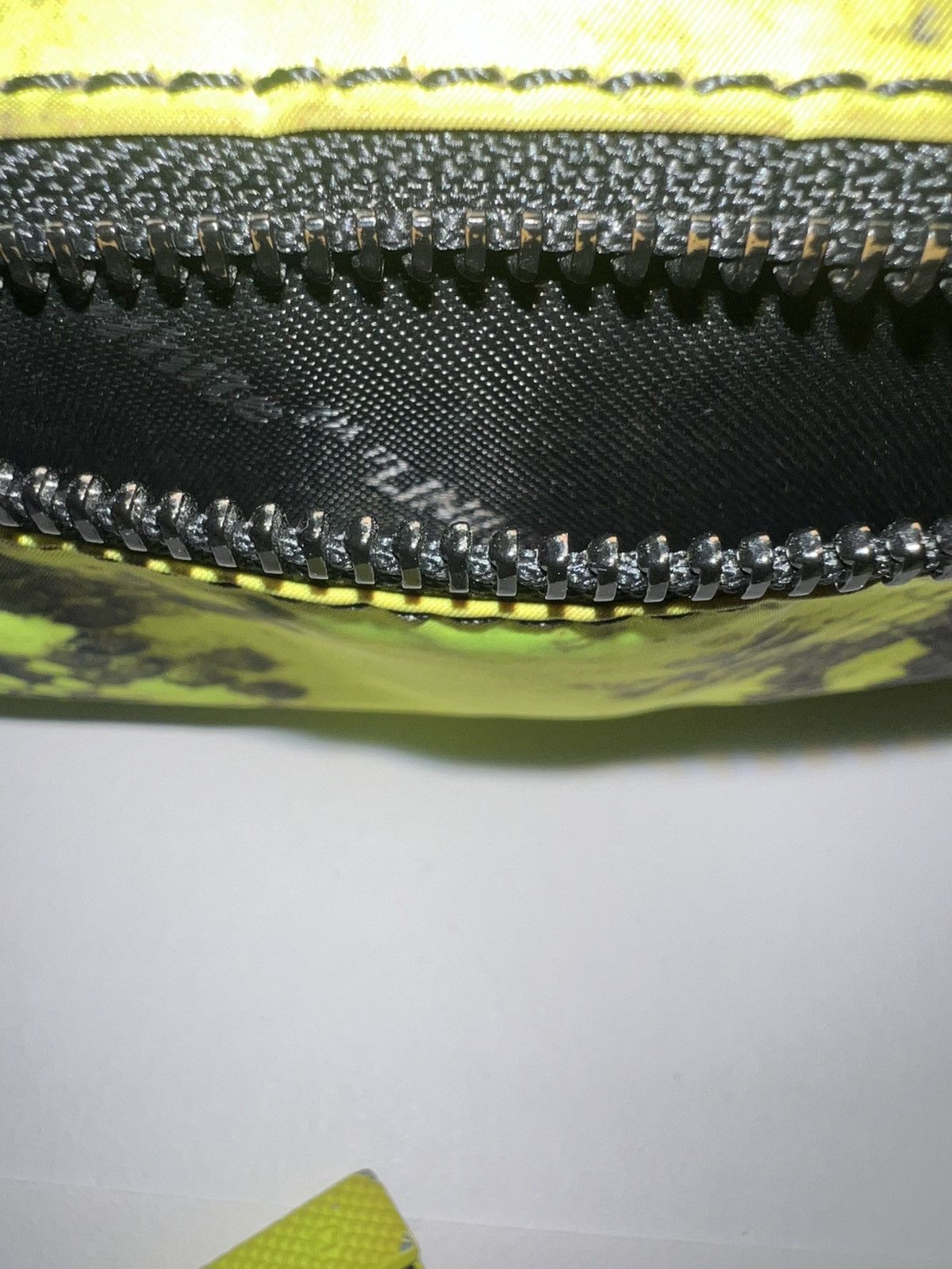 Off-White × Virgil Abloh Off-White Neon Green Black Python Print Belt Bag Virgil Size ONE SIZE - 8 Thumbnail