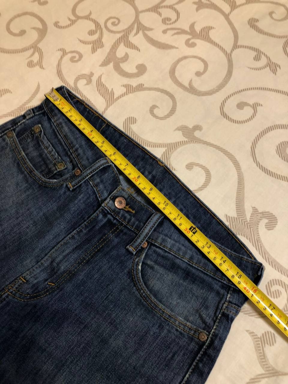 Levi's Vintage Levi's Light Wash Jeans 90s Distressed Faded Size US 31 - 11 Thumbnail