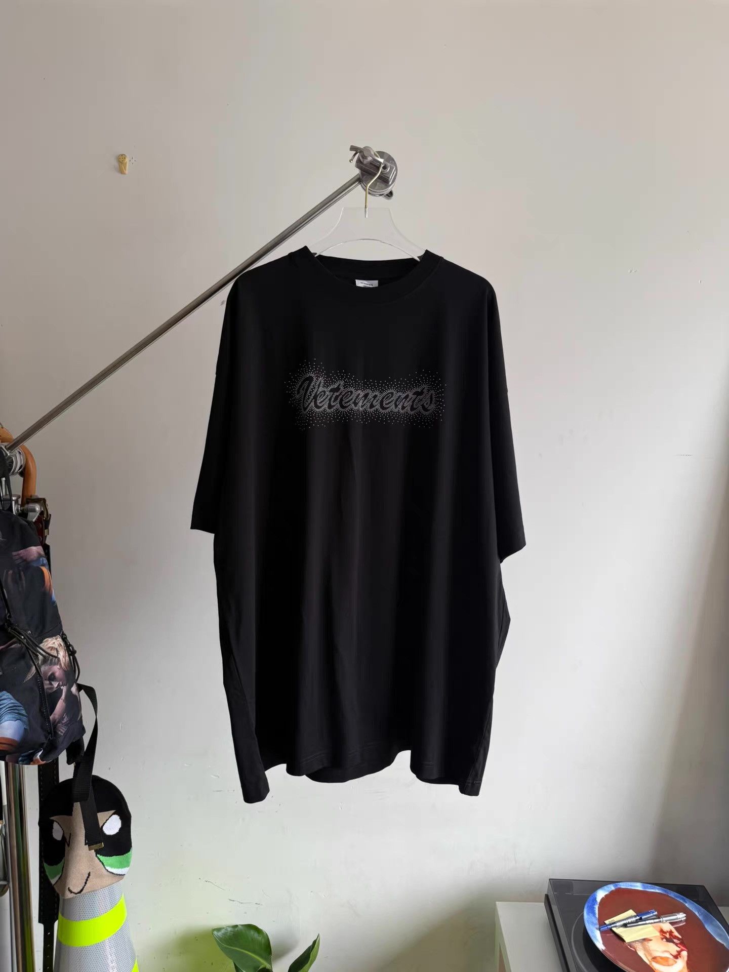 Vetements VETEMENTS black short-sleeve T-shirt with inlaid logo Q17 Size US S / EU 44-46 / 1 - 1 Thumbnail