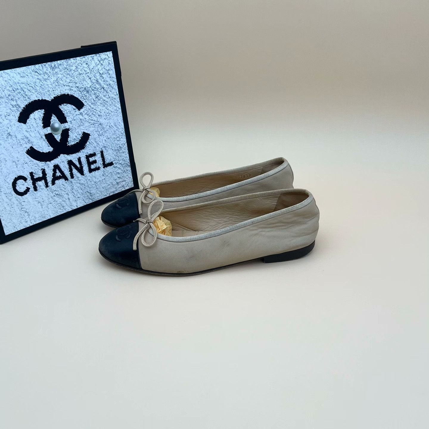 Chanel Chanel Casual Lowtop Sneakers us_7 Women Size US 7 / IT 37 - 1 Thumbnail