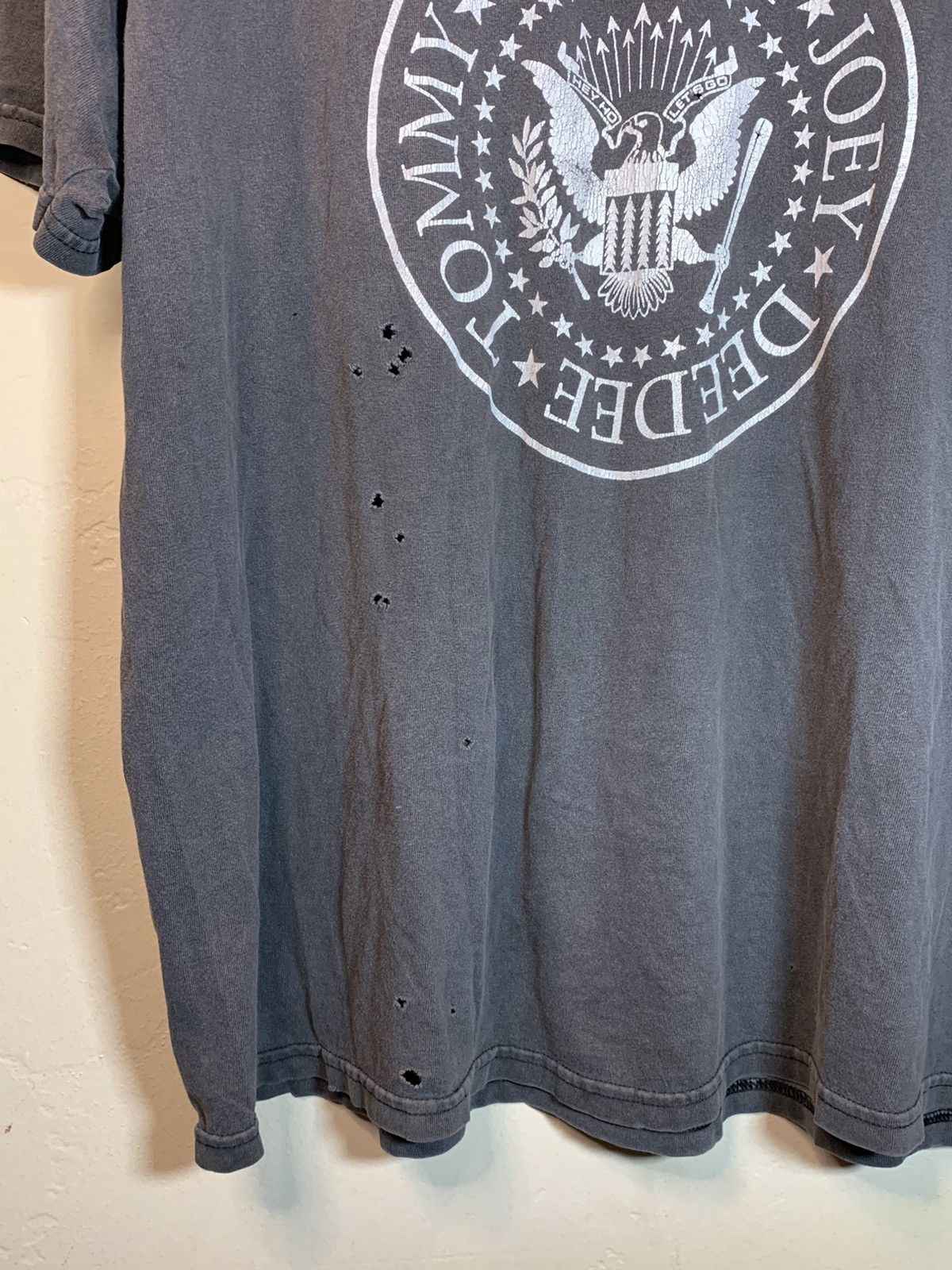 Band Tees × Vintage *RARE* Vintage 90s Ramones Faded Distressed Band T-Shirt XL Size US XL / EU 56 / 4 - 6 Thumbnail