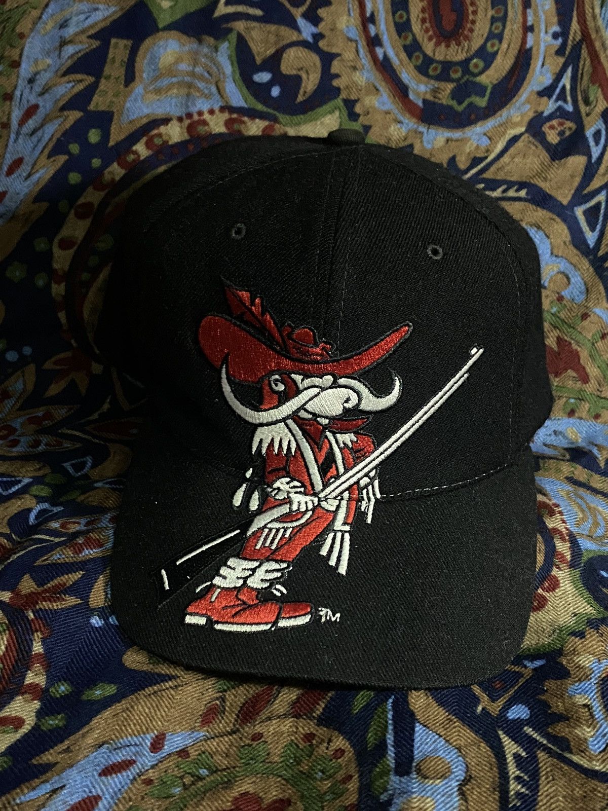 NBA RARE REBELS UNLV VINTANGE 90’s BASKETBALL UNIVERSITY Size ONE SIZE - 8 Thumbnail