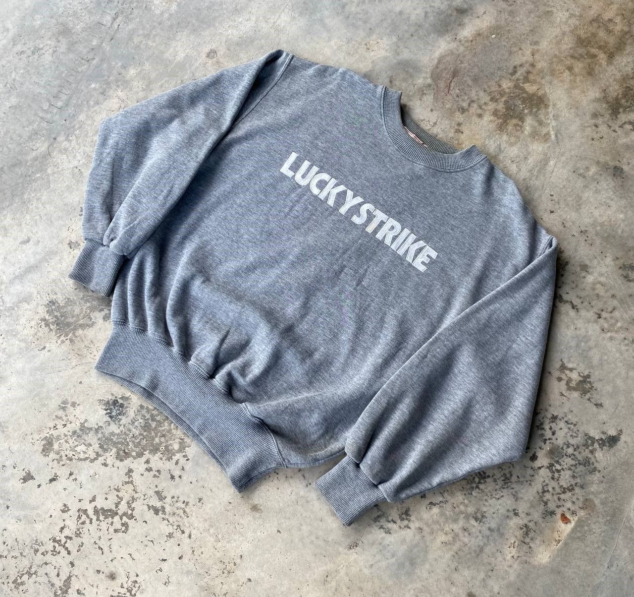 Vintage VINTAGE LUCKY STRIKE CREWNECK JUMPER EMBROIDERED Size US M / EU 48-50 / 2 - 4 Thumbnail