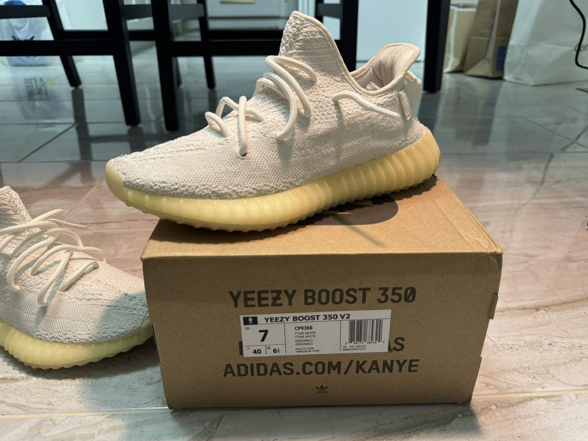 Yeezy YEEZY CREAM 350 V2 Size US 7 / EU 40 - 2 Thumbnail