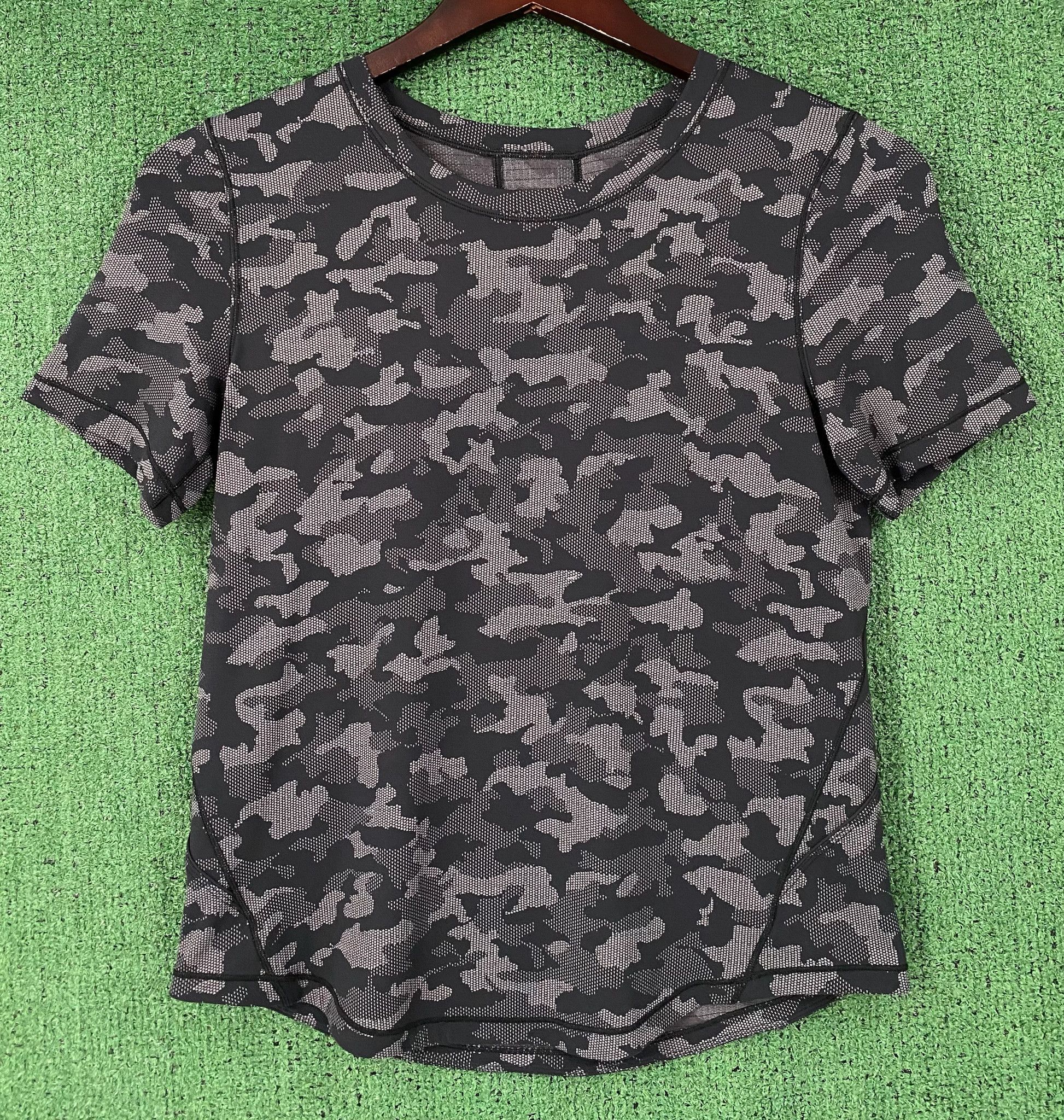 Lululemon Lululemon Swiftly Tech Black Gray Camo Short Sleeve Shirt 6 Size M / US 6-8 / IT 42-44 - 6 Thumbnail