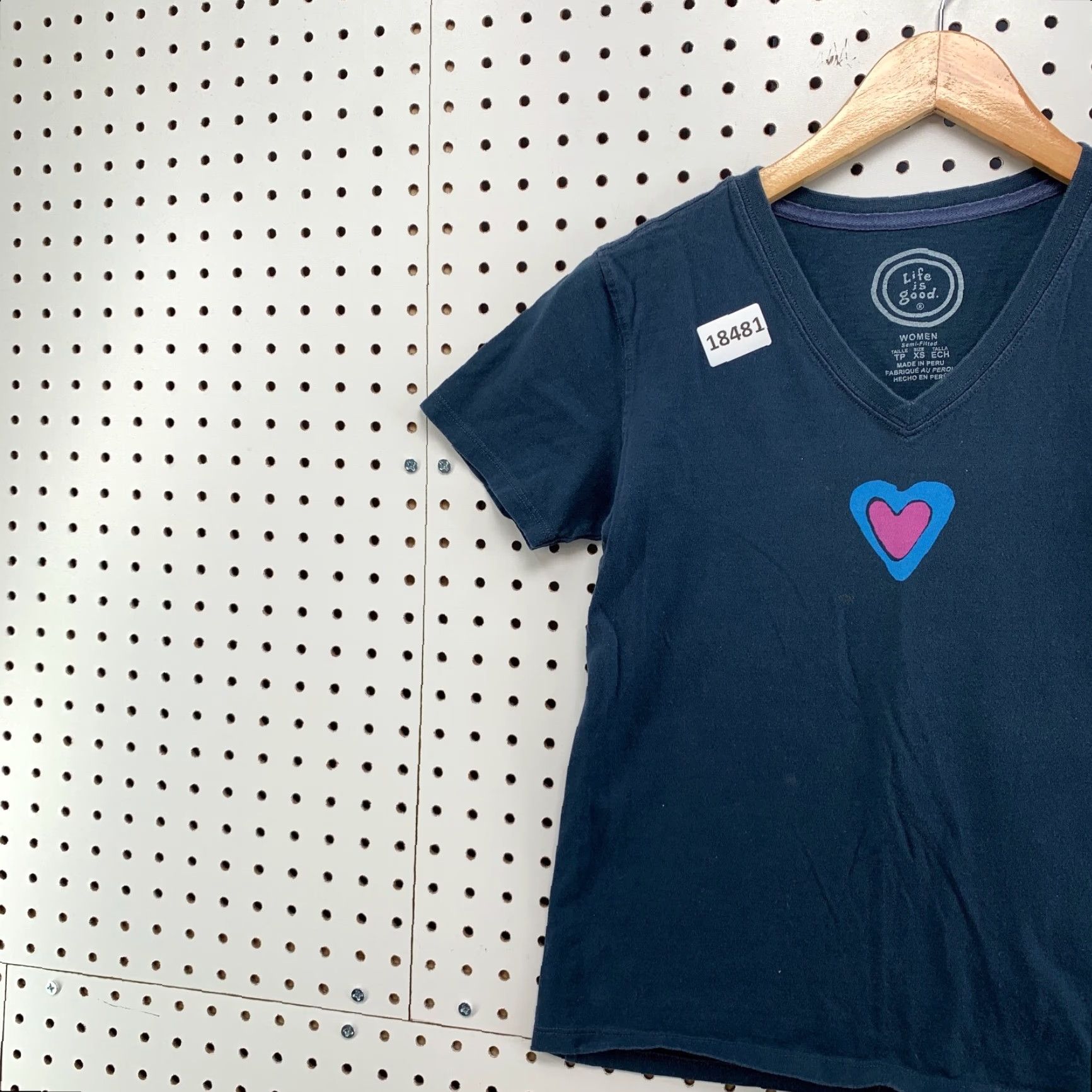 Life is Good LIFE IS GOOD Women's V-Neck Semi-Fitted T-Shirt Heart Graphic XS Blue Love Size XS / US 0-2 / IT 36-38 - 2 Thumbnail
