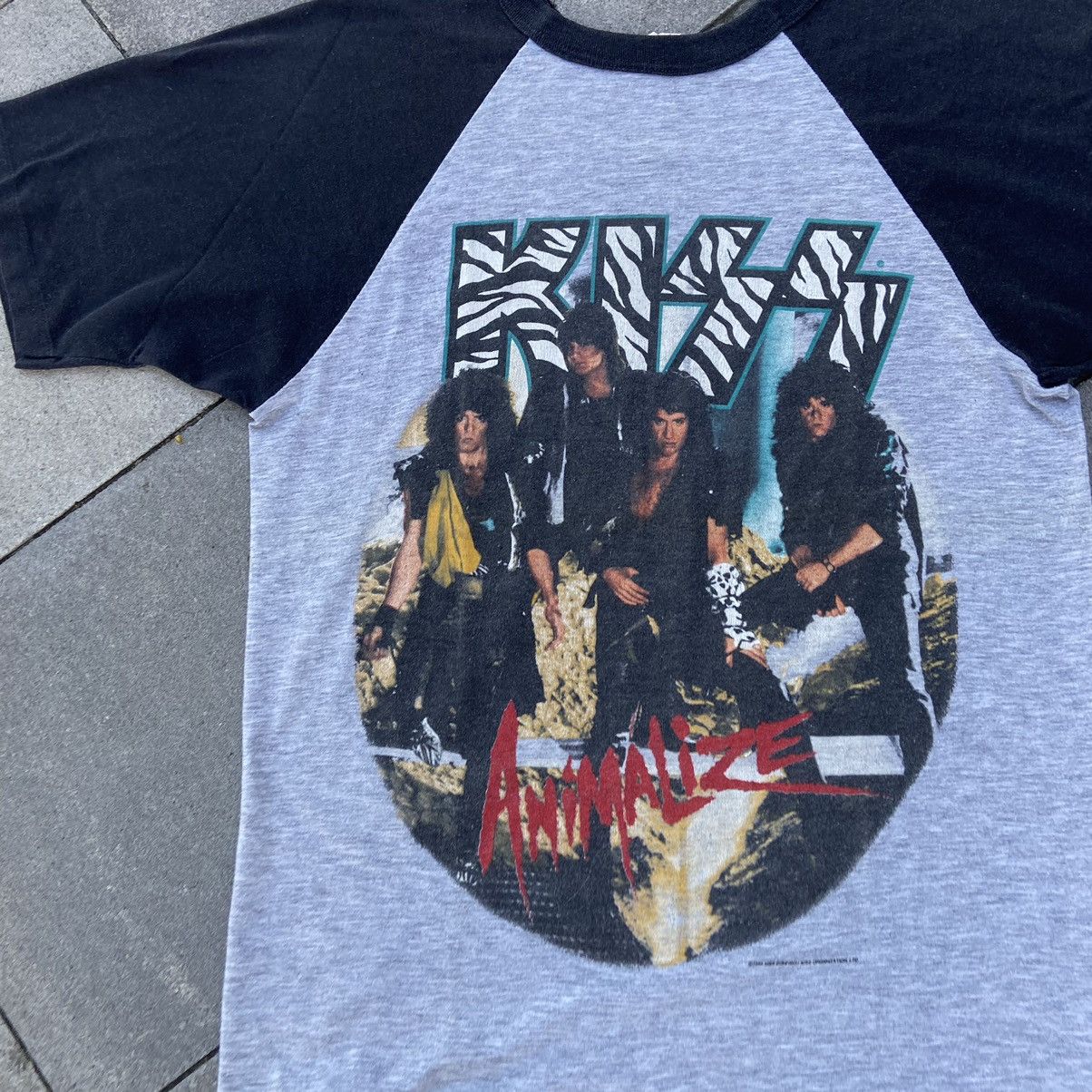 KISS × Vintage 📌 Vintage 1984 KISS Animalize Tour T-Shirt Size US L / EU 52-54 / 3 - 3 Thumbnail