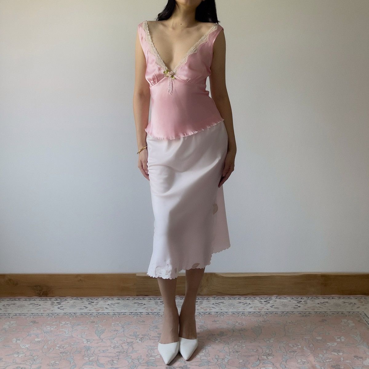 Victoria's Secret Romantic Pink Satin Top (Medium) Size M / US 6-8 / IT 42-44 - 6 Thumbnail
