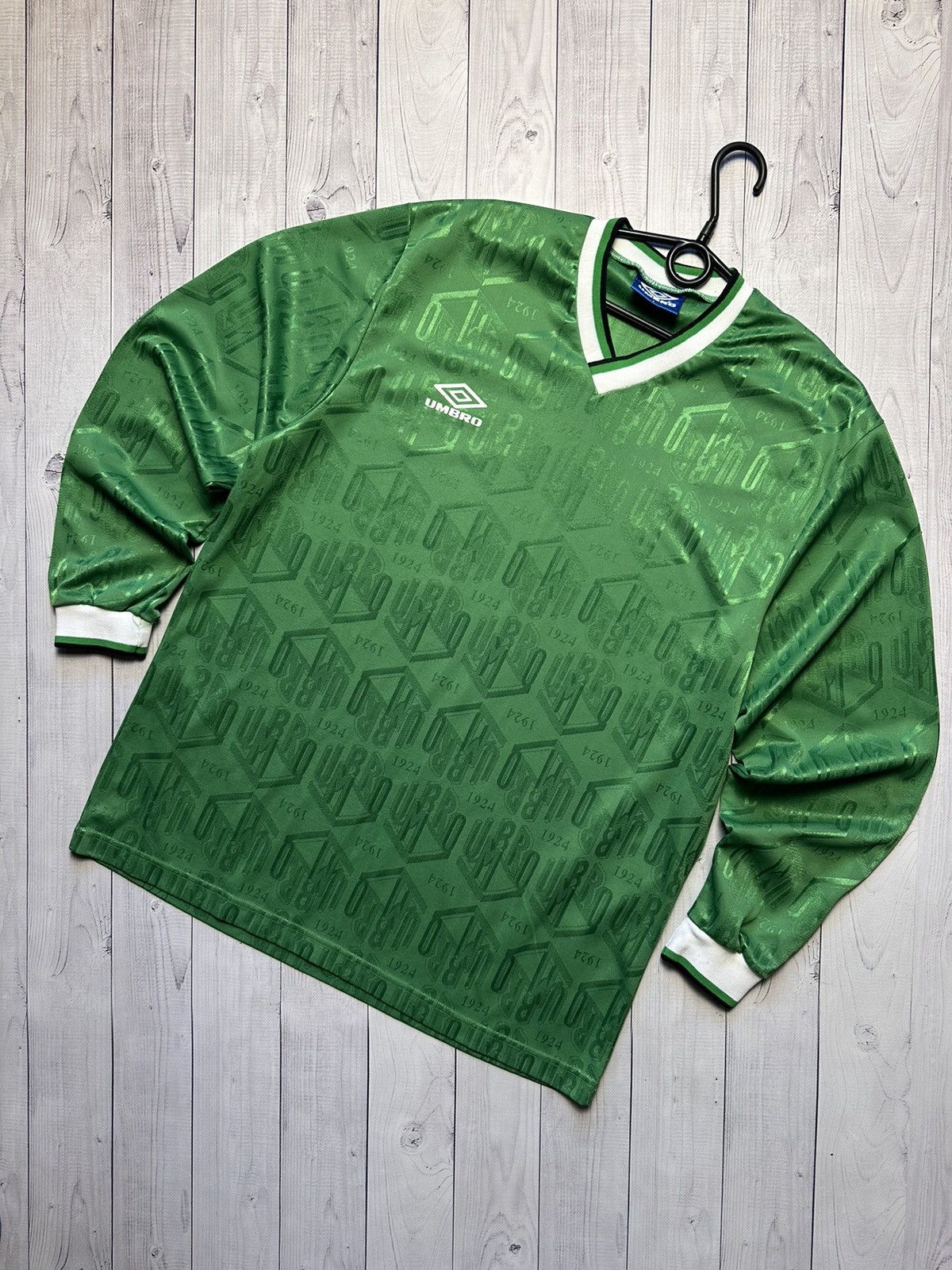 Vintage Vintage Umbro soccer green monogram size L rare Size US L / EU 52-54 / 3 - 1 Thumbnail