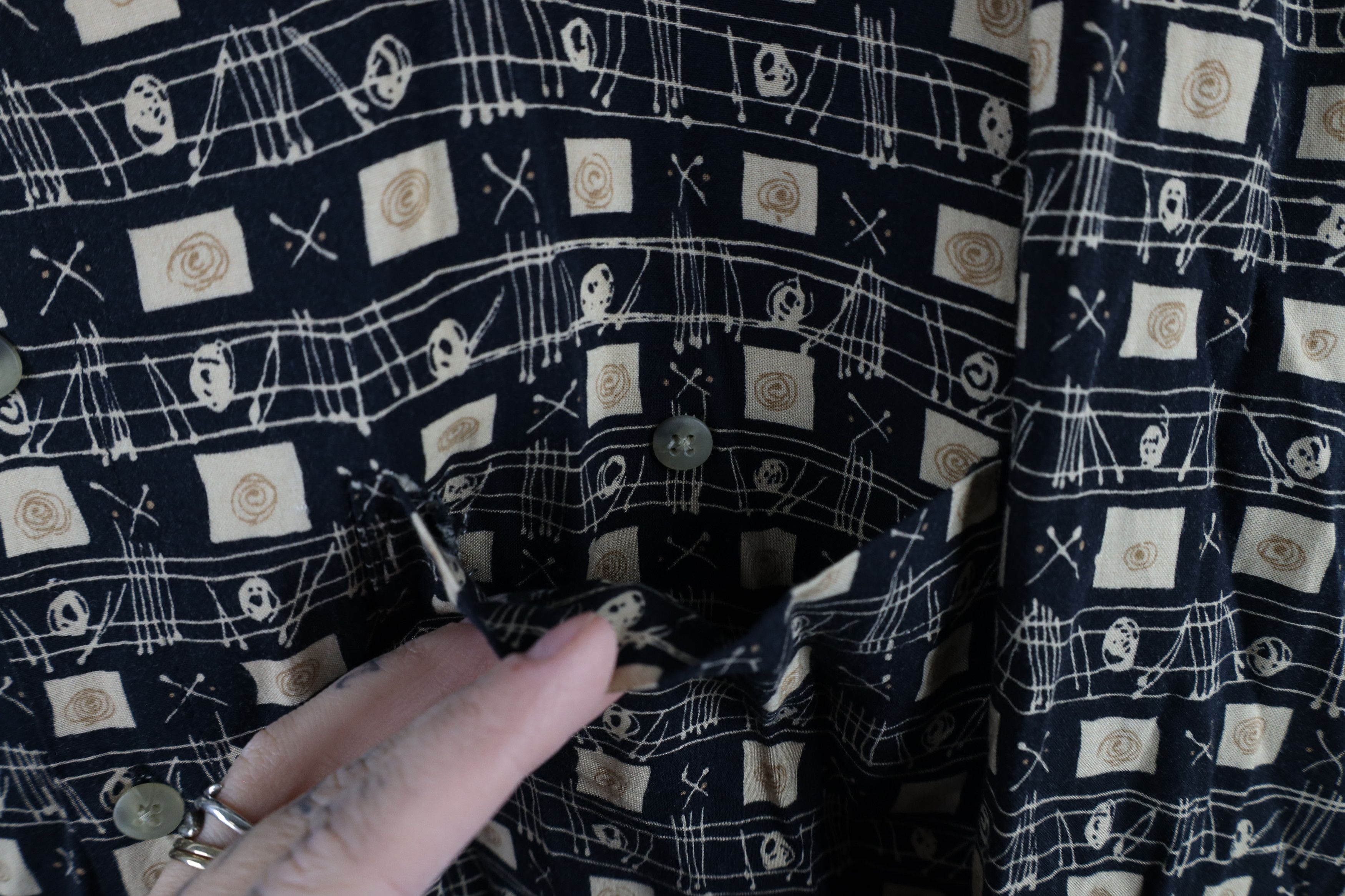 Vintage Vintage 90s Streetwear Geometric Long Sleeve Button Shirt Size US L / EU 52-54 / 3 - 4 Thumbnail