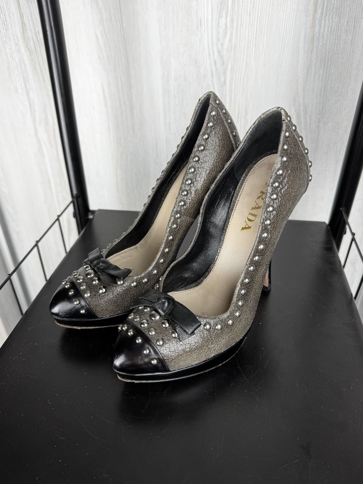 Prada Prada Grey/Black Studded Textured Leather Bow Pumps Sz 34.5 Size US 4.5 / IT 34.5 - 3 Thumbnail
