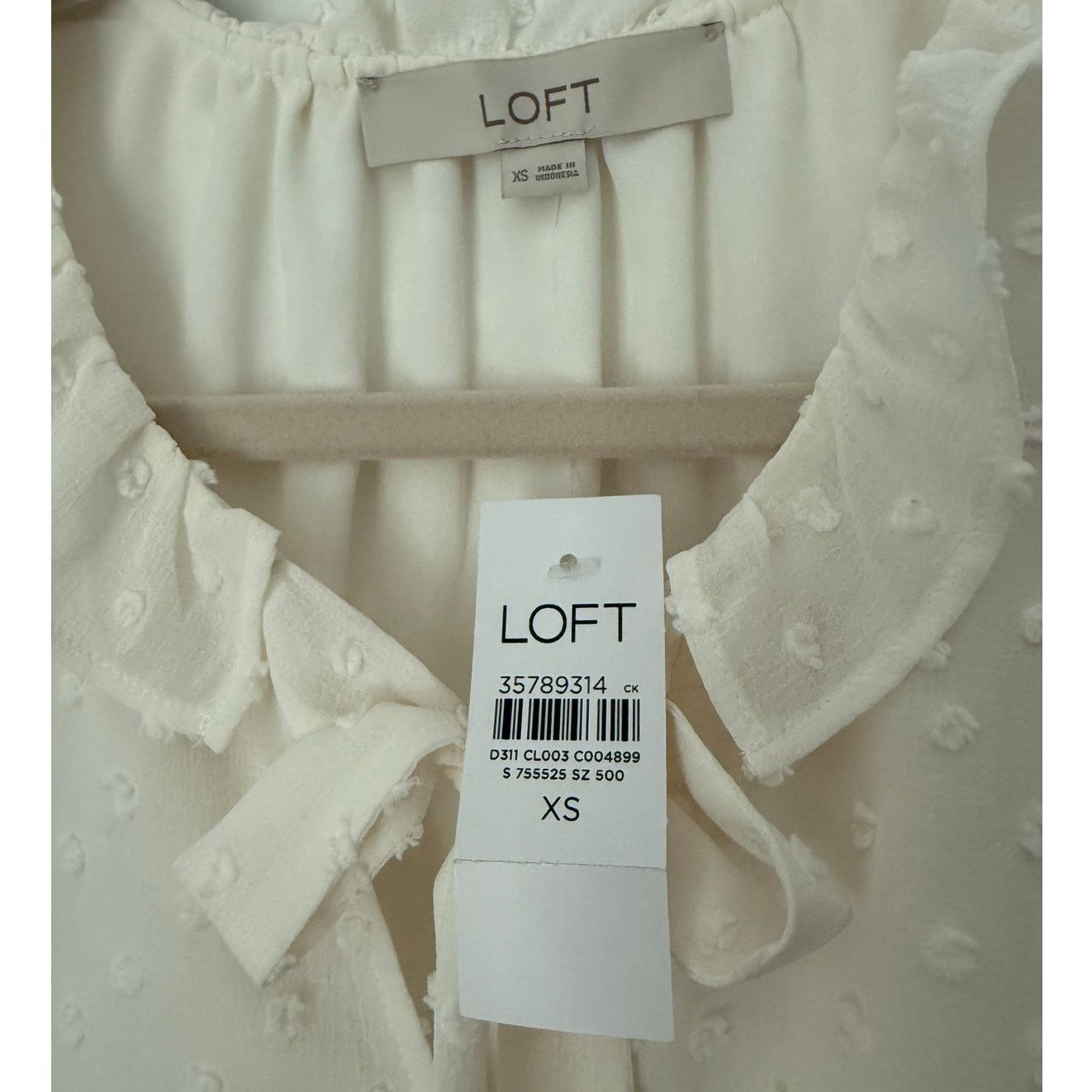 Loft NWT LOFT Cream Textured Button Blouse – Size XS Size XS / US 0-2 / IT 36-38 - 5 Thumbnail