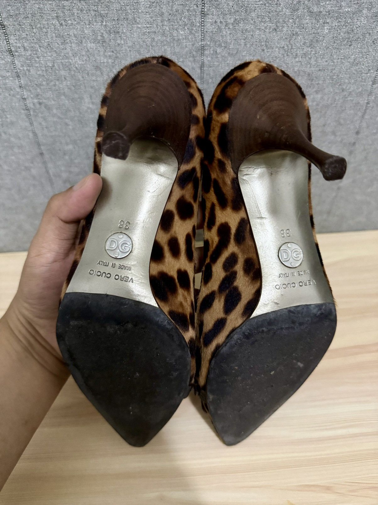 Dolce & Gabbana Dolce & Gabbana leopard print pony hair heels Size US 8 / IT 38 - 12 Thumbnail