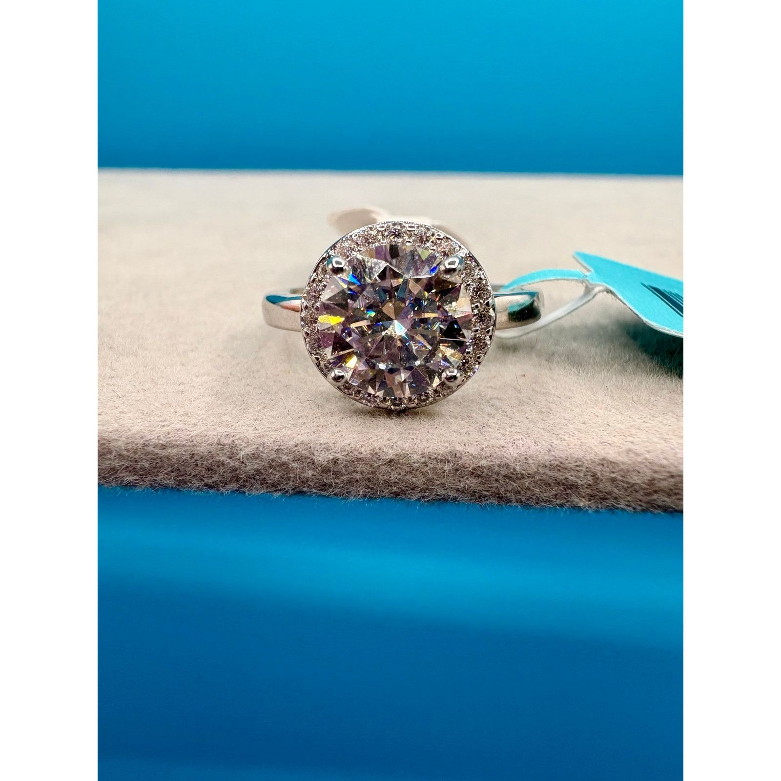 Jewelry NWT Sz. 4.75 (5) - 2.2ct Moissanite in 925 Stamped Silver Size ONE SIZE - 6 Thumbnail