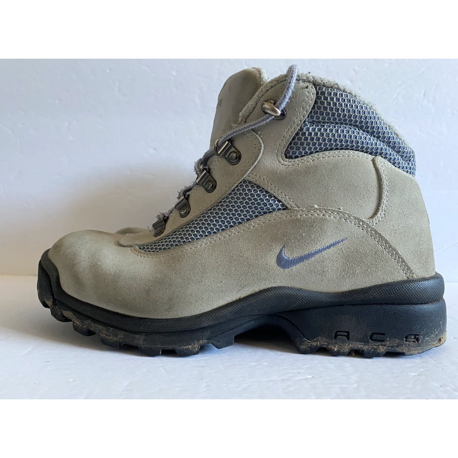 Nike ACG Nike ACG Boots Women Size 9 Gray Boots Lace Up Outdoor Women Size US 9 / IT 39 - 4 Thumbnail