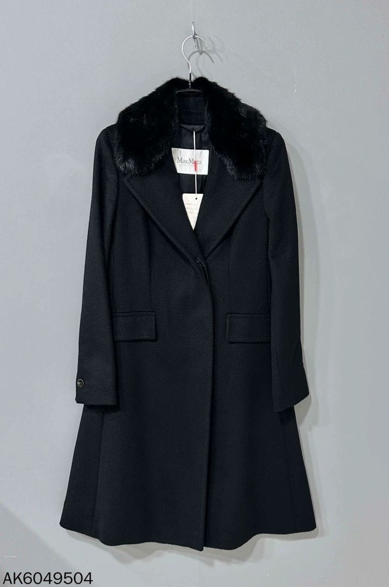 Max Mara Max Mara Black cashmere coat with mink collar Size M / US 6-8 / IT 42-44 - 1 Thumbnail