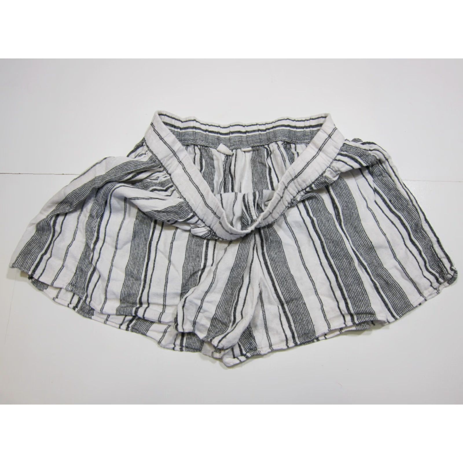 Gap Gap Grey White Stripe Linen Rayon Flowy Comfort Chino Shorts Women Medium 32" waist Pockets Back Pocket - Size 24" / US 00 / IT 34 - 7 Thumbnail