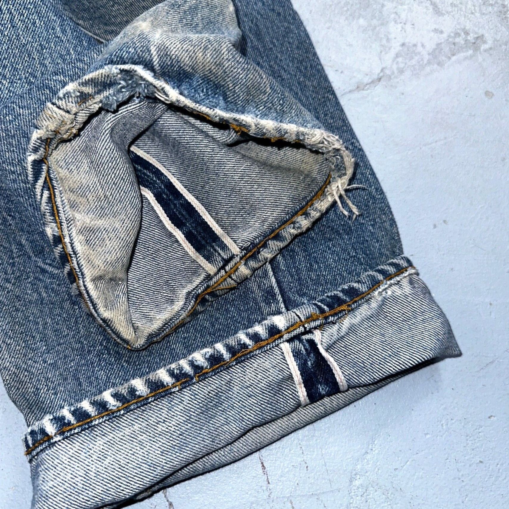 Levi's Levi's 501 XX Jeans Vintage 80s Redline Selvedge USA Med Wash 35x36 36 Inseam Button Block Distressed Regular Mens Jeans Size US 35 - 4 Thumbnail