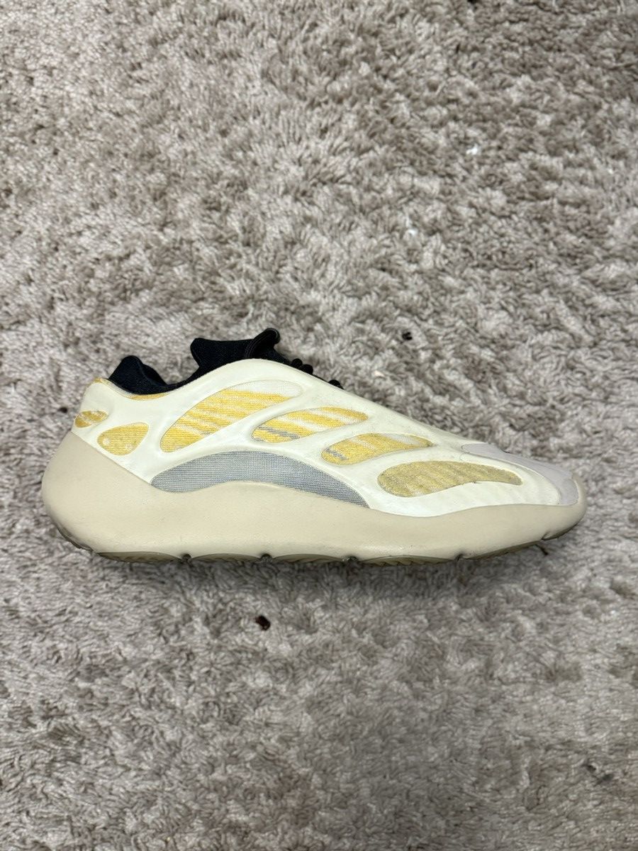 Adidas Yeezy 700 V3 Safflower Size US 12 / EU 45 - 3 Thumbnail