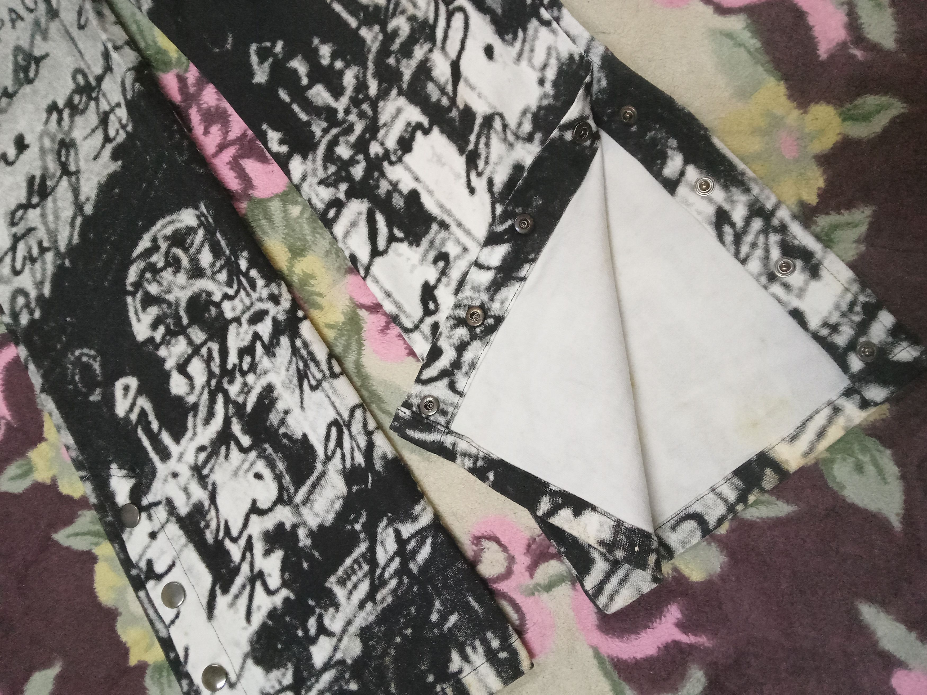 Japanese Brand O.U.E.E All Over Print Rare Buttons Flare Pants Size 28" / US 6 / IT 42 - 8 Thumbnail