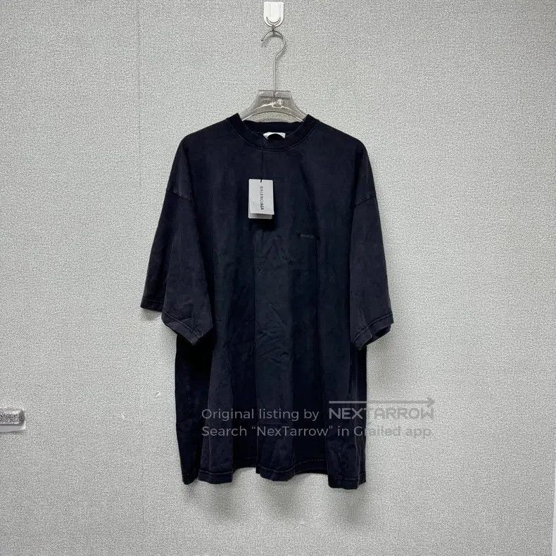 Balenciaga Black rubber strips cover logo short sleeves.