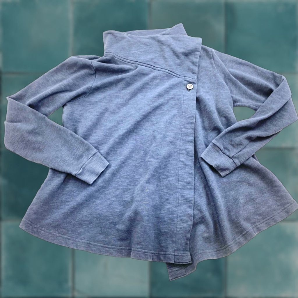 Vintage **Columbia Women's M Grey Turtleneck Sweatshirt** User: **Columbia Women's M Grey Turtleneck Sweatshirt** Size M / US 6-8 / IT 42-44 - 1 Thumbnail