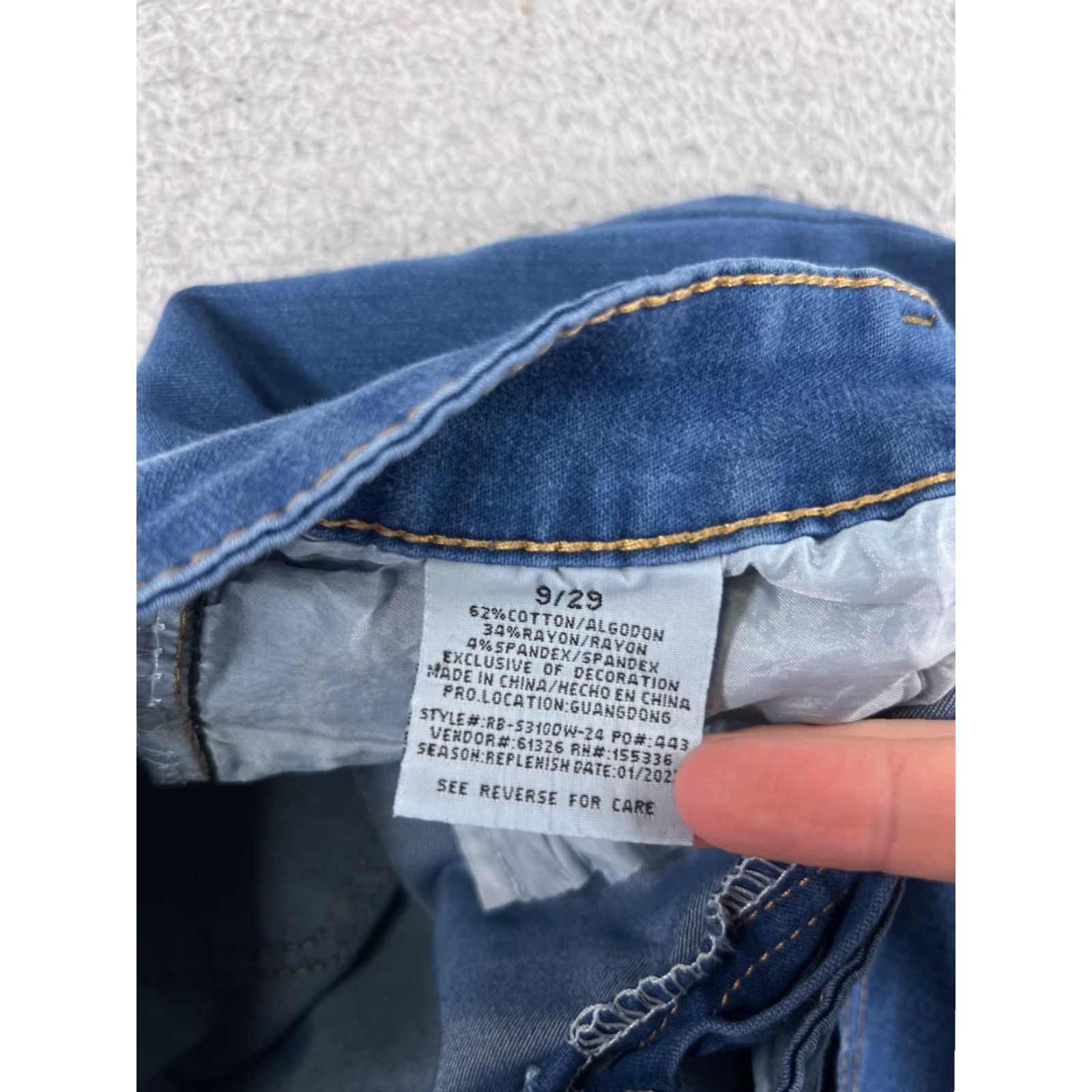 Vintage Red Bottoms Jeans Womens Capri Denim Blue 27 Inseam 22 Slim Stretch Cotton 9 Regular 5-Pocket Zipper Distressed Size 30" / US 8 / IT 44 - 4 Thumbnail