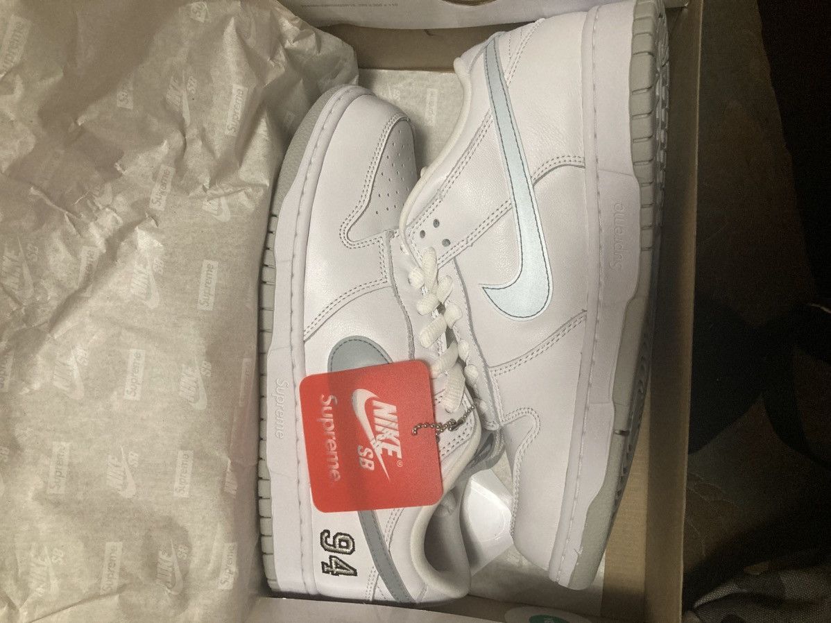 Nike × Supreme Supreme nike sb dunks Size US 9 / EU 42 - 1 Thumbnail