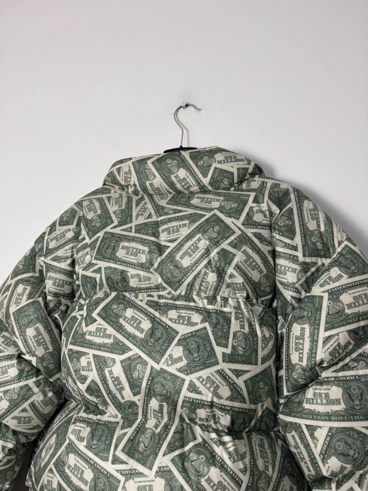 Vetements Vetements Million Dollar Print Down Puffer Jacket Luxury Size US S / EU 44-46 / 1 - 17 Thumbnail