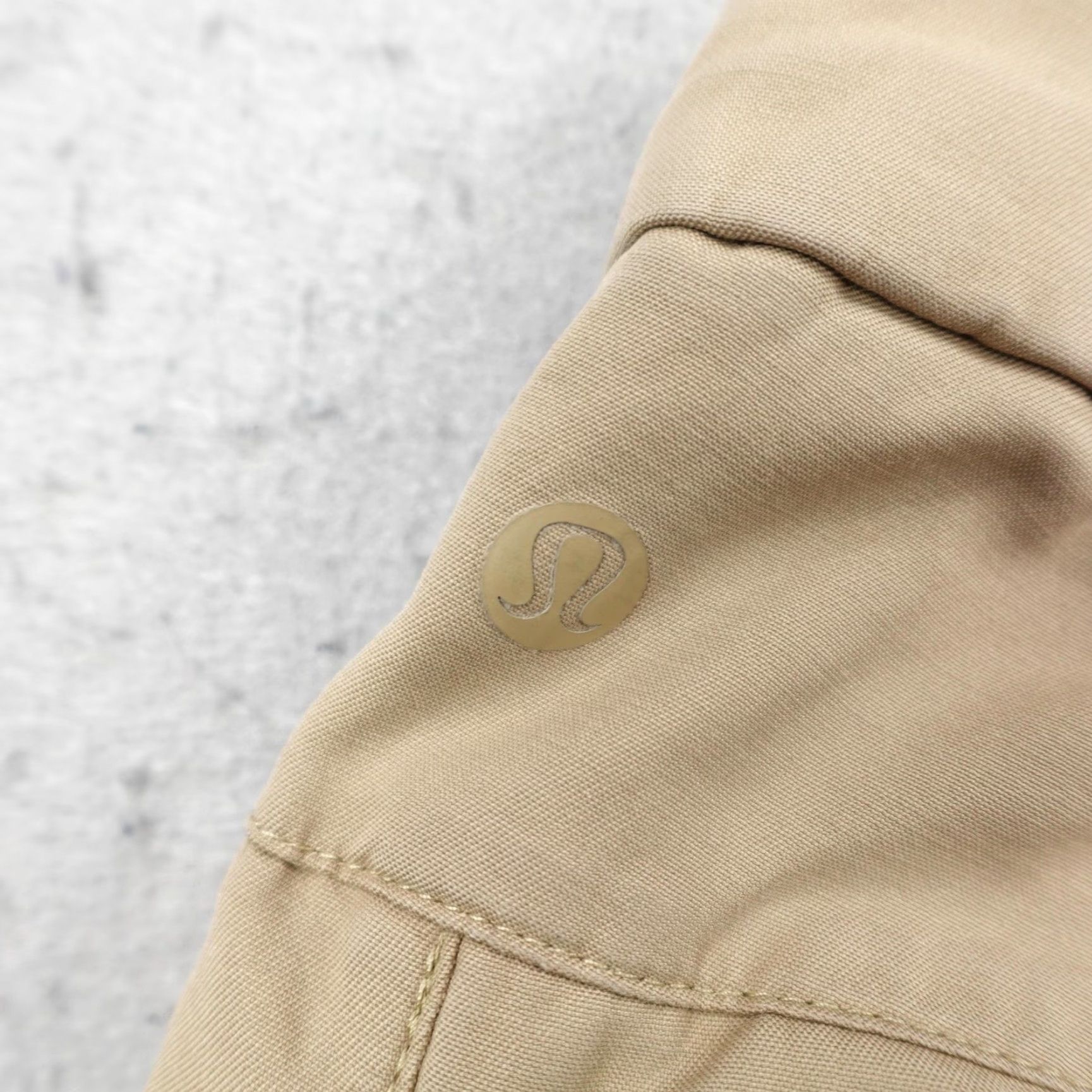 Lululemon Lululemon Pants Mens 32 Khaki Beige ABC Commission Warpstreme Performance Chino Size US 32 / EU 48 - 7 Thumbnail