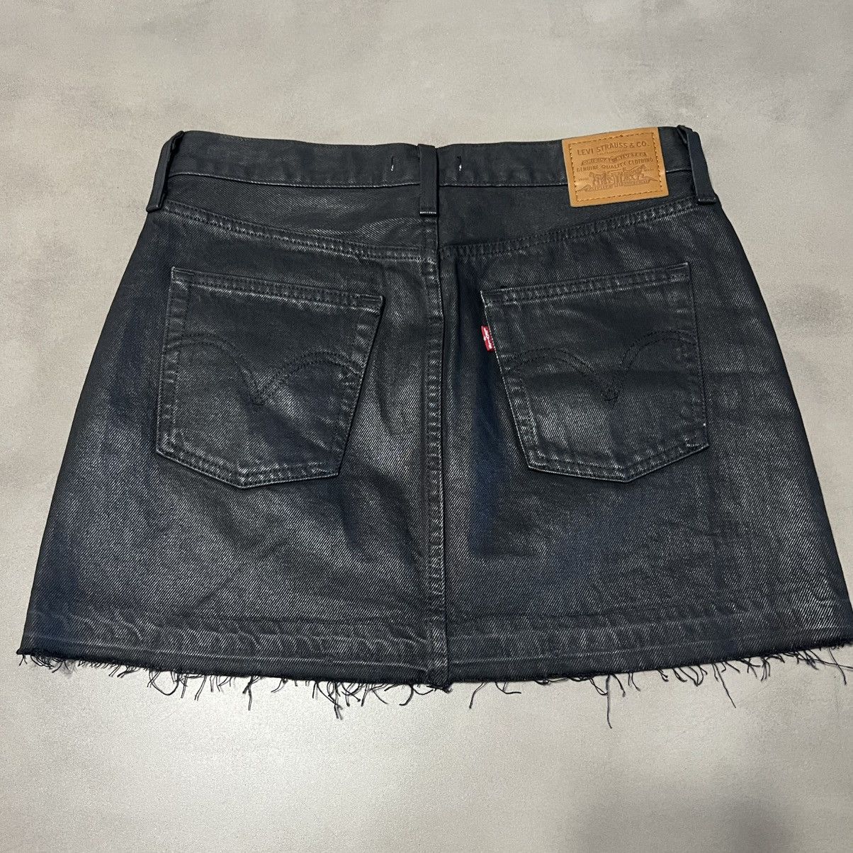 Levi's Icon Premium Coated Denim Skirt Size 27" / US 4 / IT 40 - 3 Thumbnail