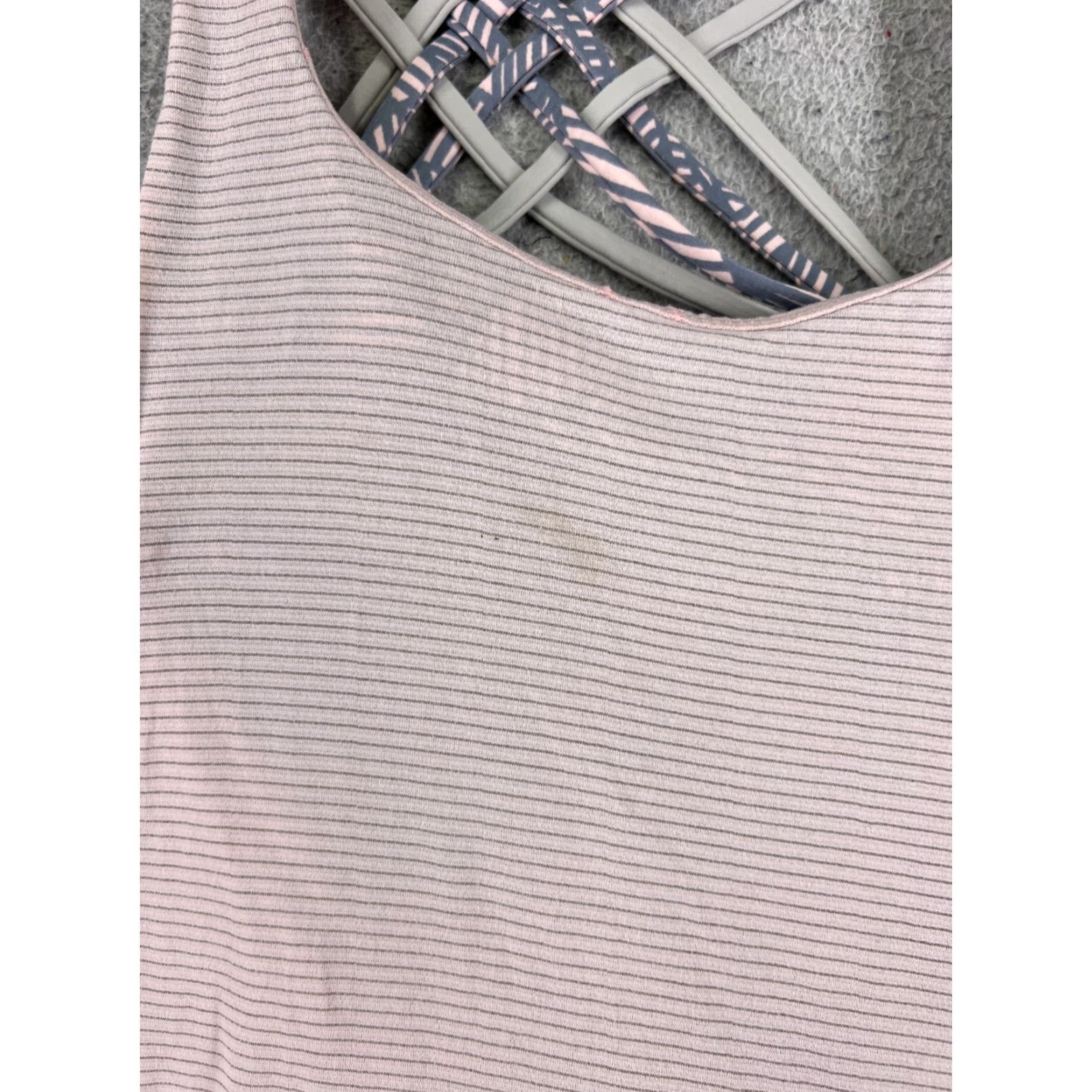Lululemon Lululemon Shirt Women 6 Pink Tank Sleeveless Built In Bra Stripe Casual Sleeveless Shirt Womens Pink 6 Size M / US 6-8 / IT 42-44 - 6 Thumbnail