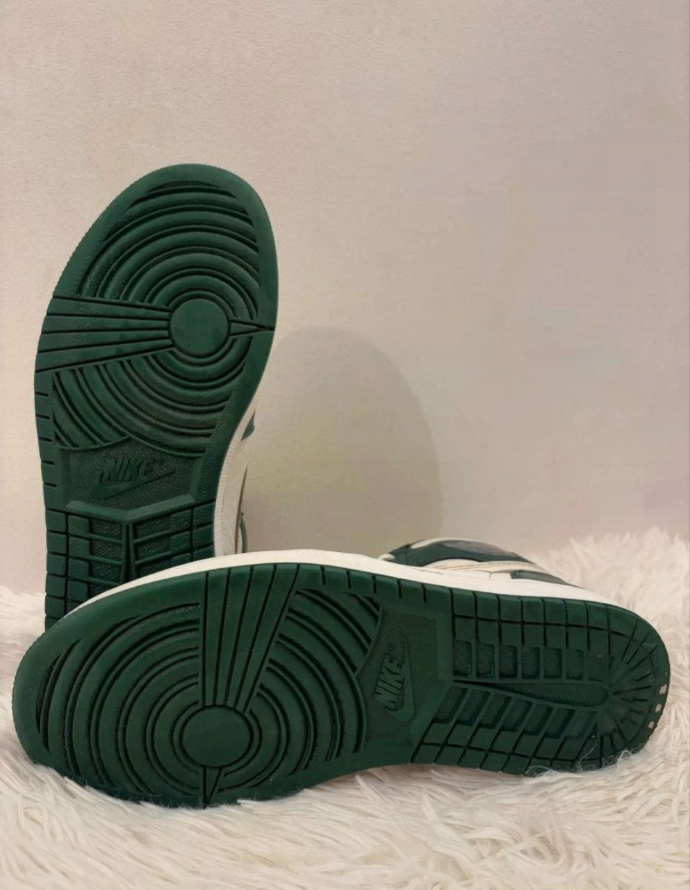 Nike Nike Air Jordan 1 Retro High OG "Gorge Green" Size US 9 / EU 42 - 8 Thumbnail