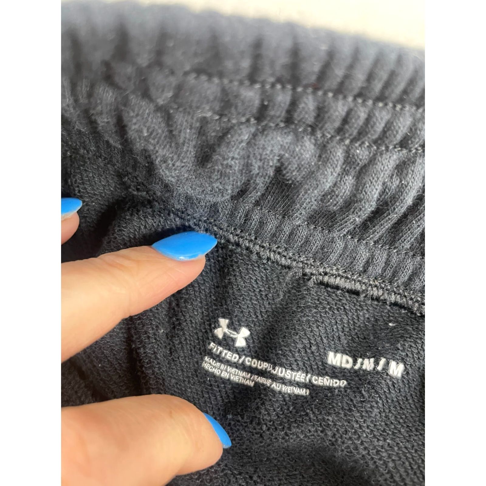 Under Armour Under armour Shorts Mens Size M Black Sweat Logo Athletic 10 in Inseam Casual Travel Regular Waist 26 in Front Flat Pattern Solid Vintage No N/A Size US 31 - 6 Thumbnail
