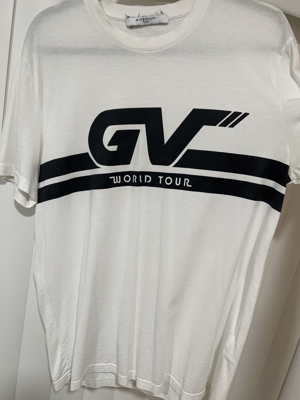 Givenchy Givenchy GV World Tour T shirt Size US L / EU 52-54 / 3 - 2 Thumbnail