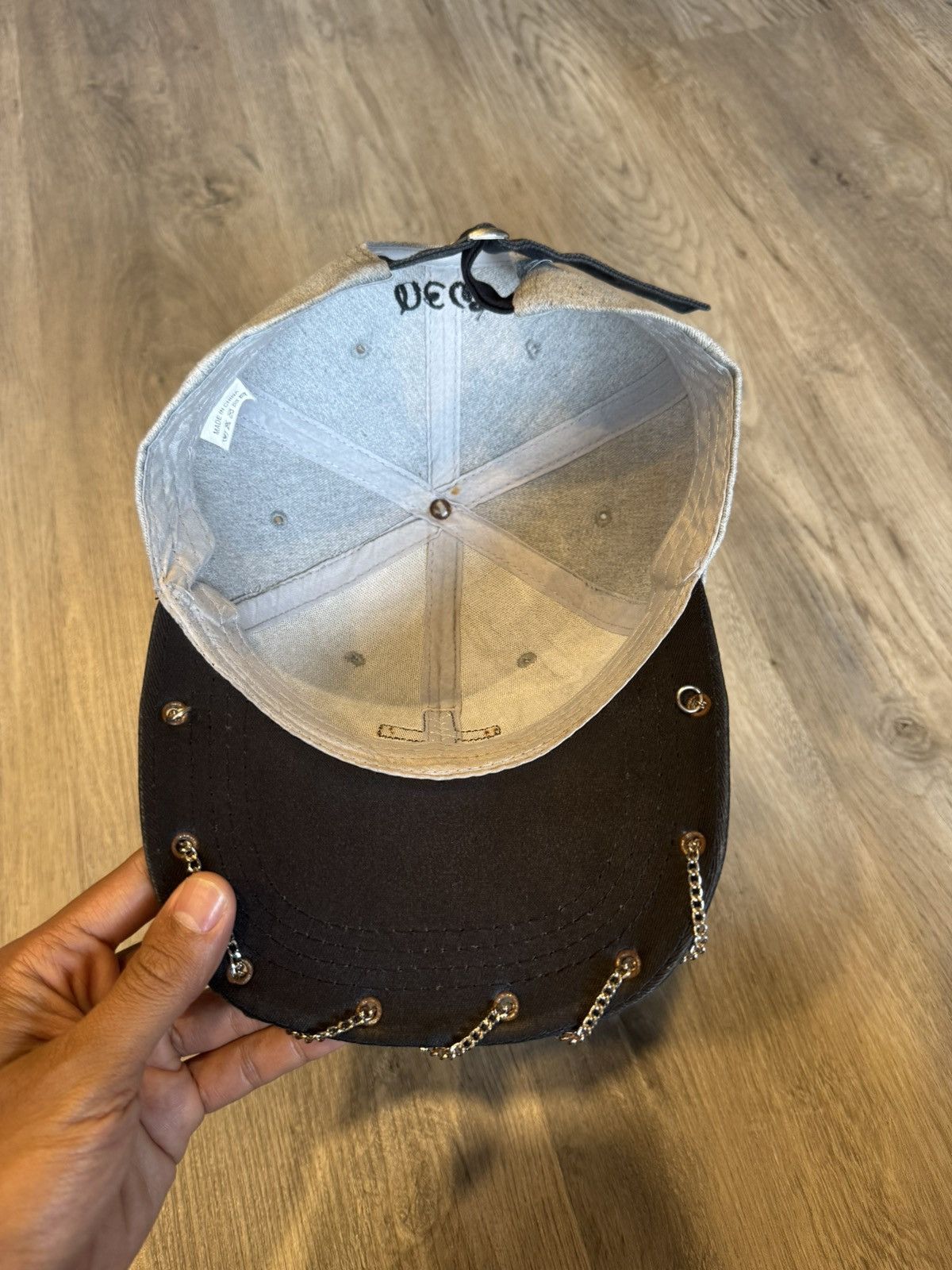Japanese Brand DISTRESSED STUDDED NEW YORK CHAIN MOTIF HAT Size ONE SIZE - 5 Thumbnail