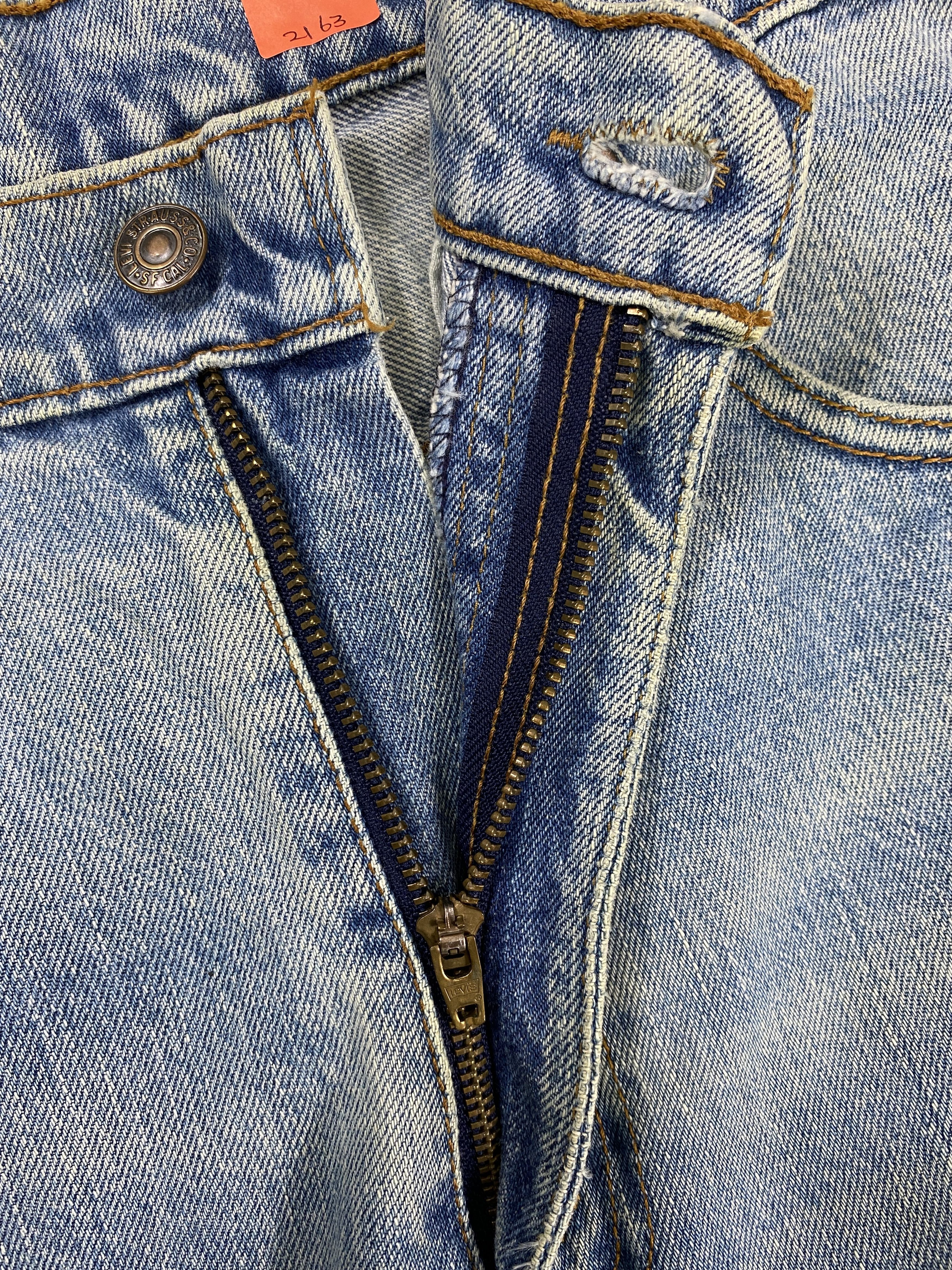 Vintage Light Blue Wash Vintage Levi's Jeans 33x29 Denim -JN2163 Size US 33 - 7 Thumbnail