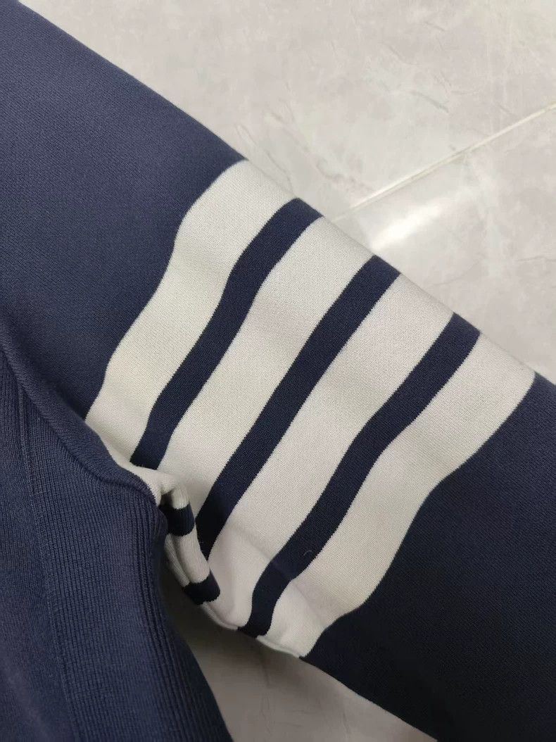 Thom Browne Thom BrowneClassic four-bar sweatshirt 2503-Nextarrow Size US XL / EU 56 / 4 - 4 Thumbnail