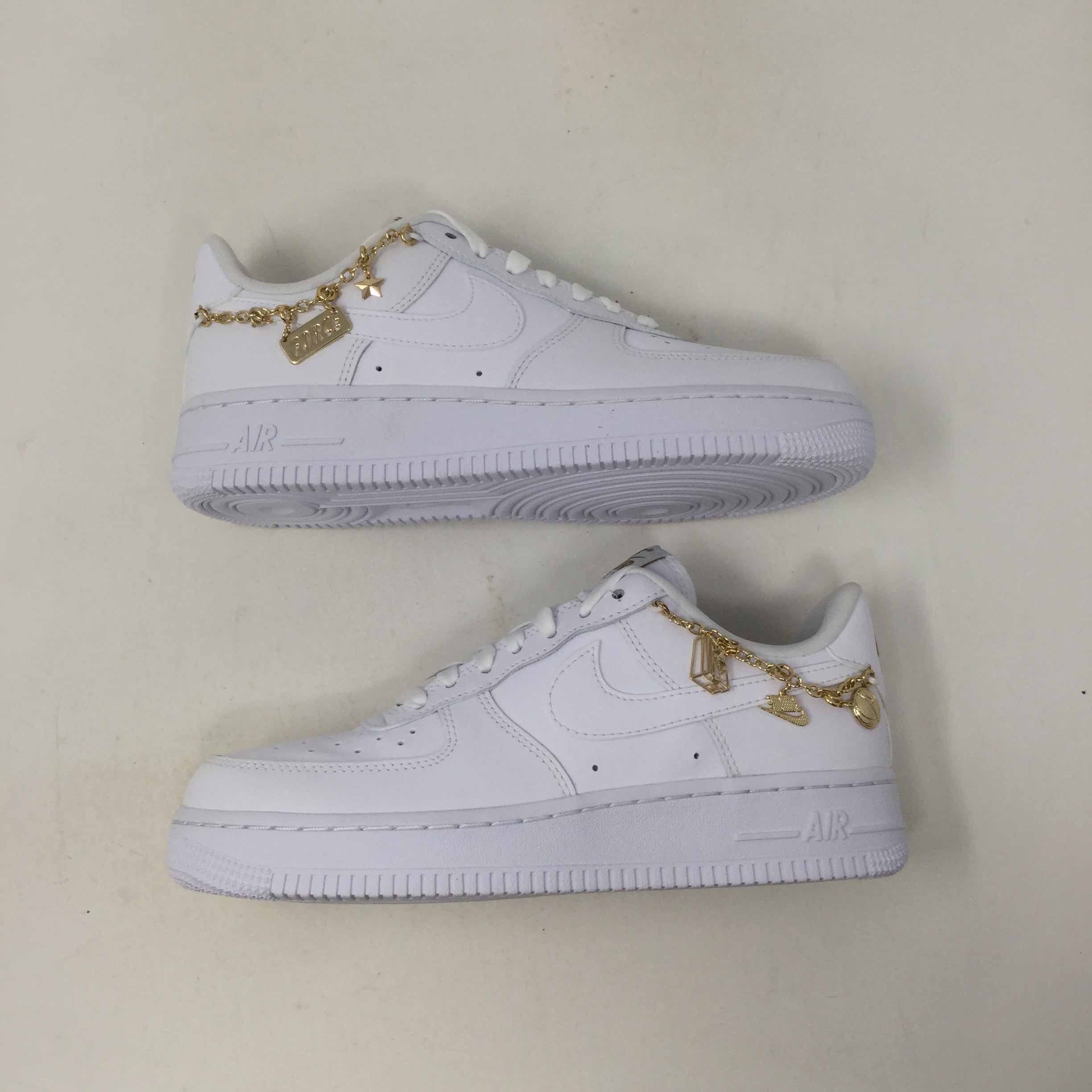 Nike Wmns Air Force 1 07 LX Lucky Charms