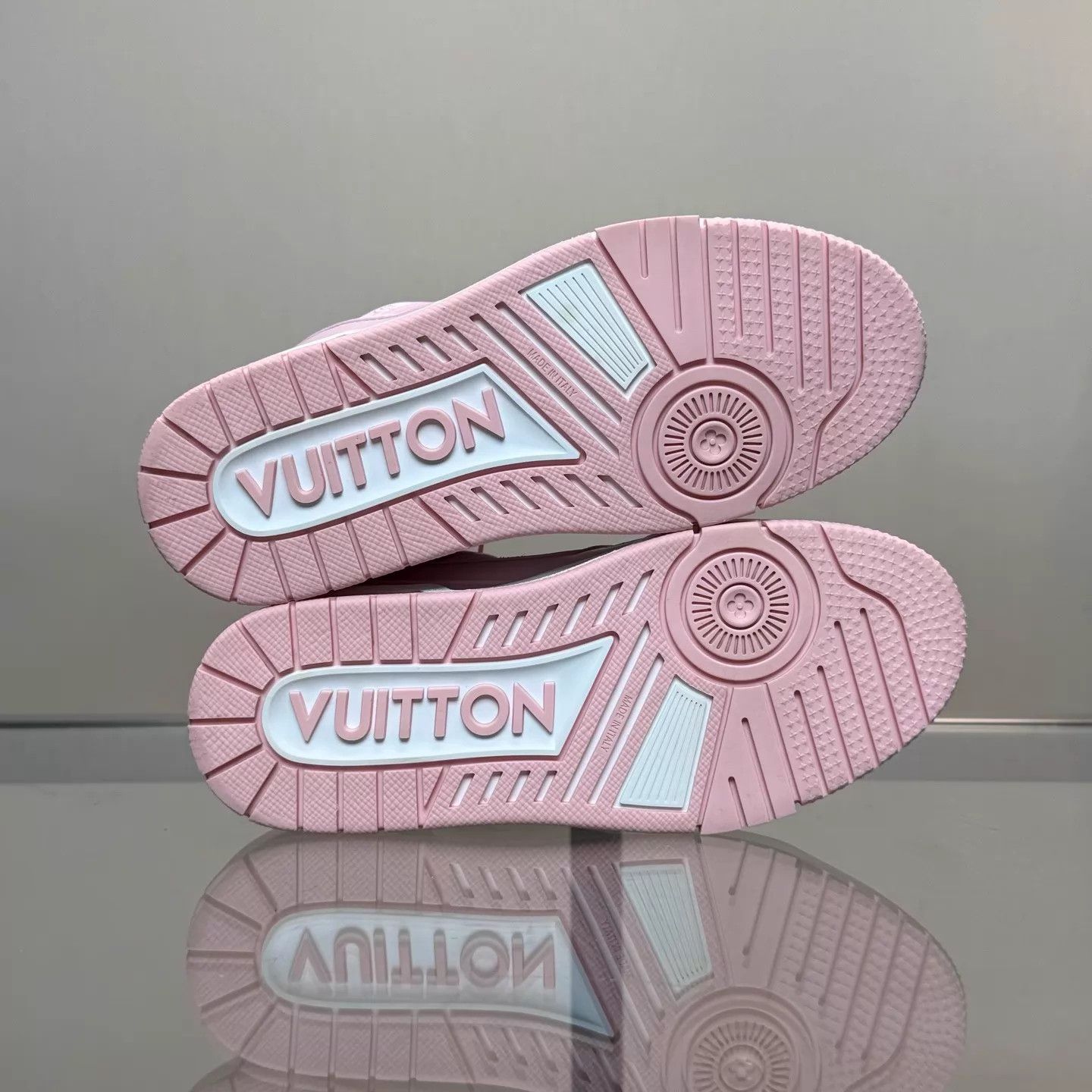 Louis Vuitton LV Trainer 25 women's New Pink/White 36.5 Mint Size US 6 / IT 36 - 7 Thumbnail