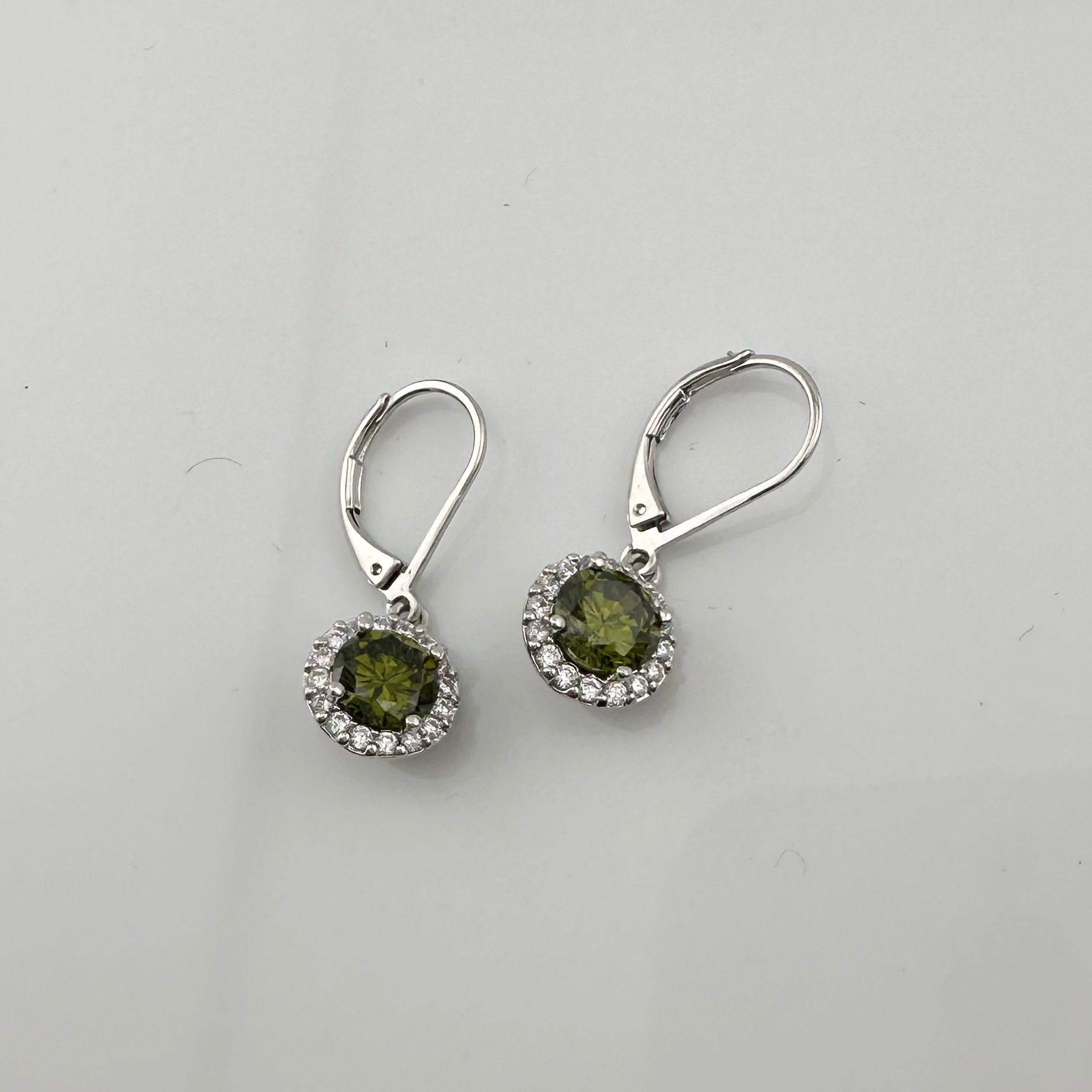 Other Beautiful Green Peridot & White Topaz Round Halo Necklace an Size ONE SIZE - 18 Thumbnail