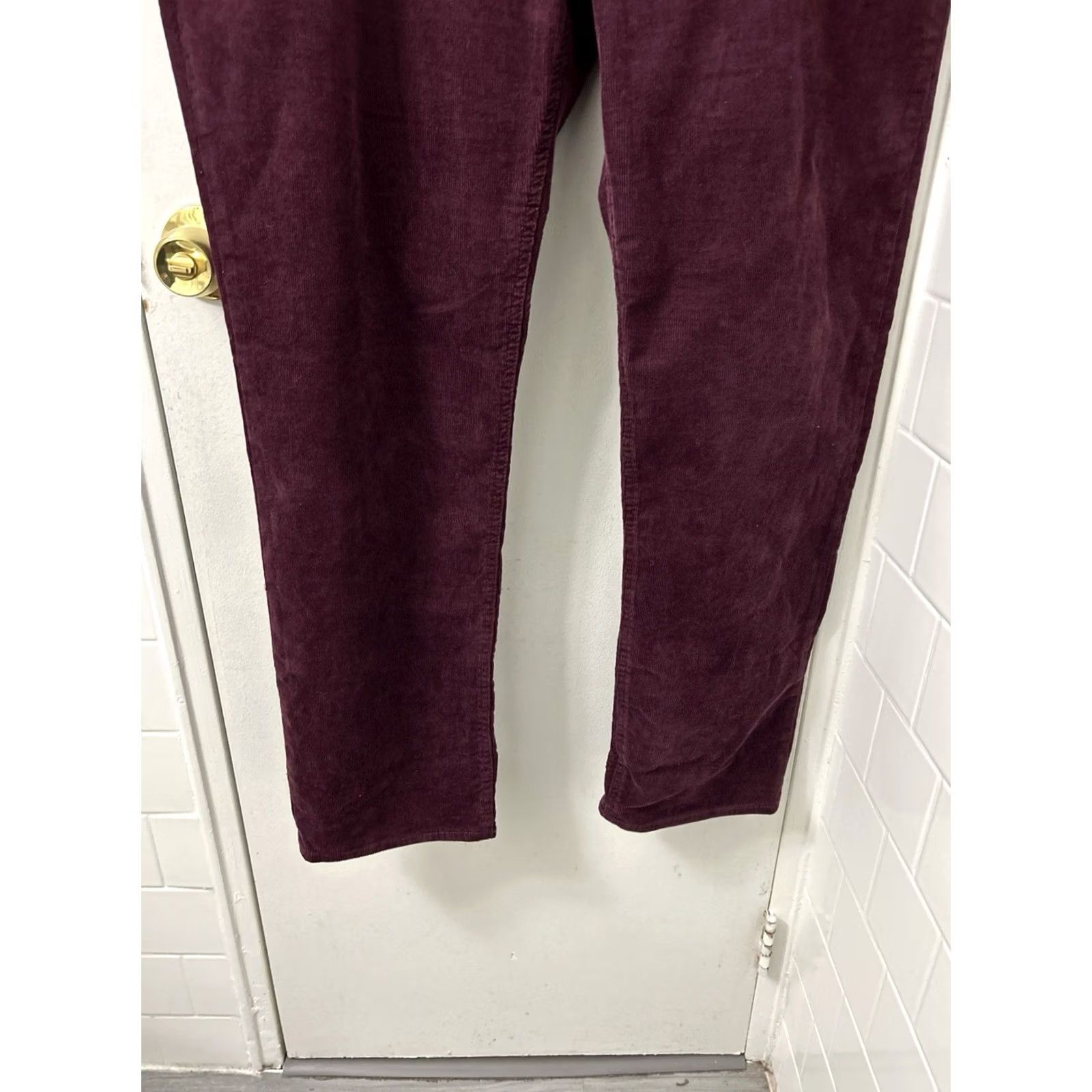 Gap Gap Pants Womens Size 42x30 Burgundy Corduroy Straight Leg Stretch Trousers Size 28" / US 6 / IT 42 - 3 Thumbnail