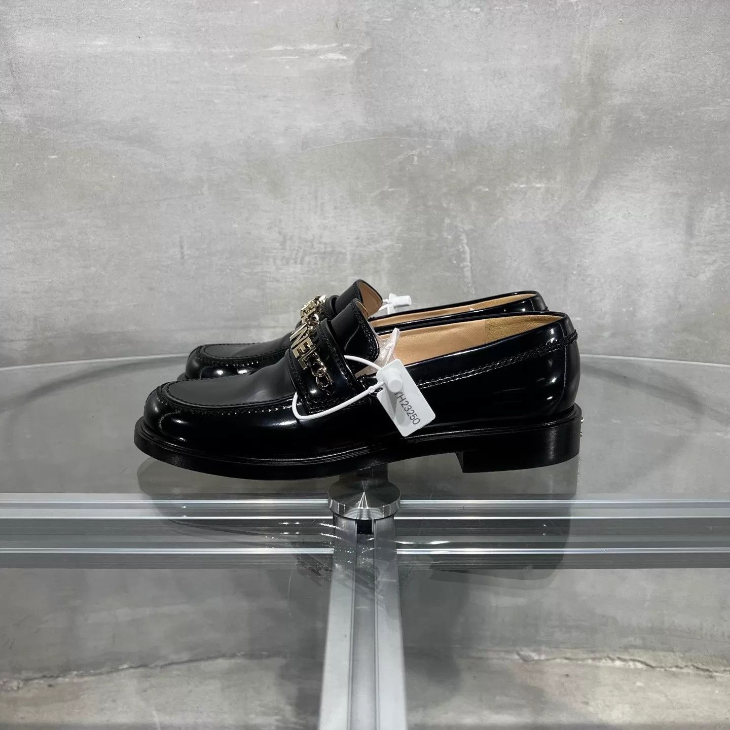 Chanel Chanel Black Gold Logo Loafer 37.5 Size US 7 / IT 37 - 3 Thumbnail