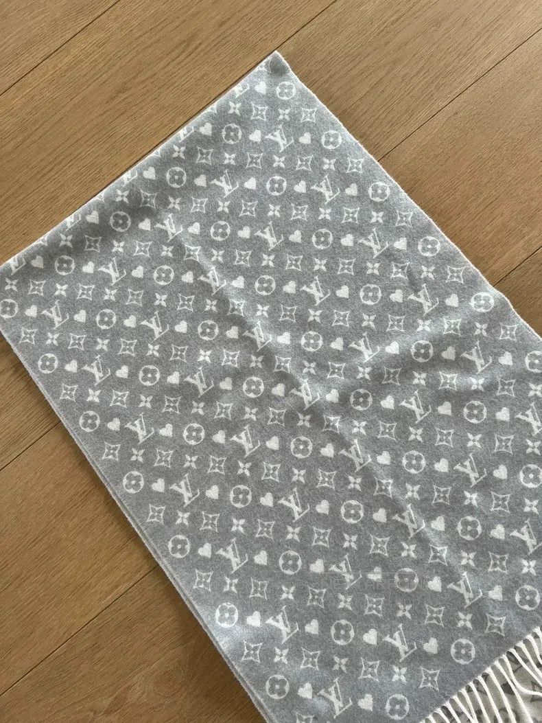 Louis Vuitton Louis Vuitton Grey two-tone cashmere fringe scarf Size ONE SIZE - 3 Thumbnail